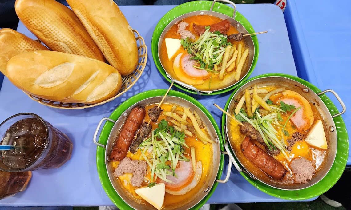 قائمة محلات ساندويتشات اللحم المفروم الشهيرة في فونج تاو - الصورة 3. Danh sách những quán bánh mì xíu mại nổi tiếng tại Vũng Tàu- Ảnh 3.