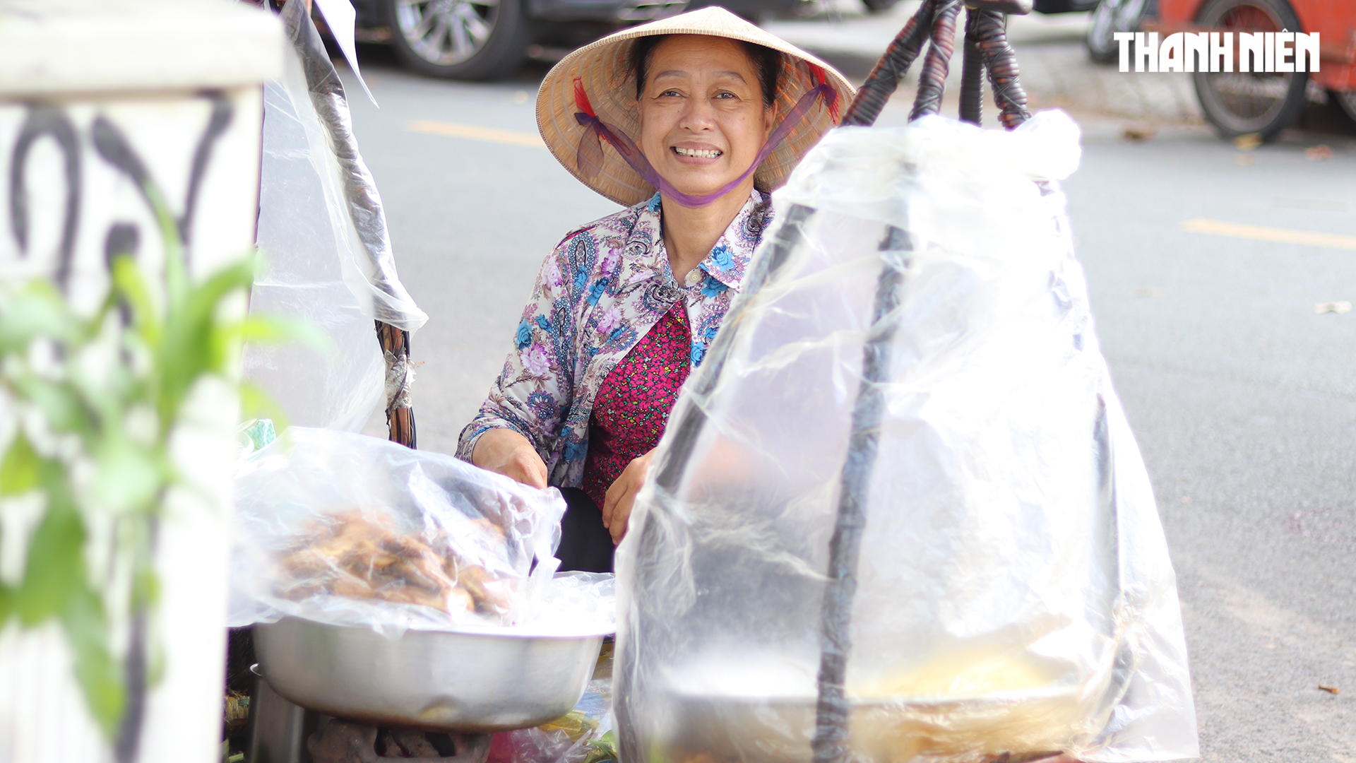 Chuyện thơm thảo từ gánh xôi gà gần 4 thập kỷ ngay trung tâm TP.HCM - Thành phố nặng ân tình, Kỳ 5- Ảnh 2.