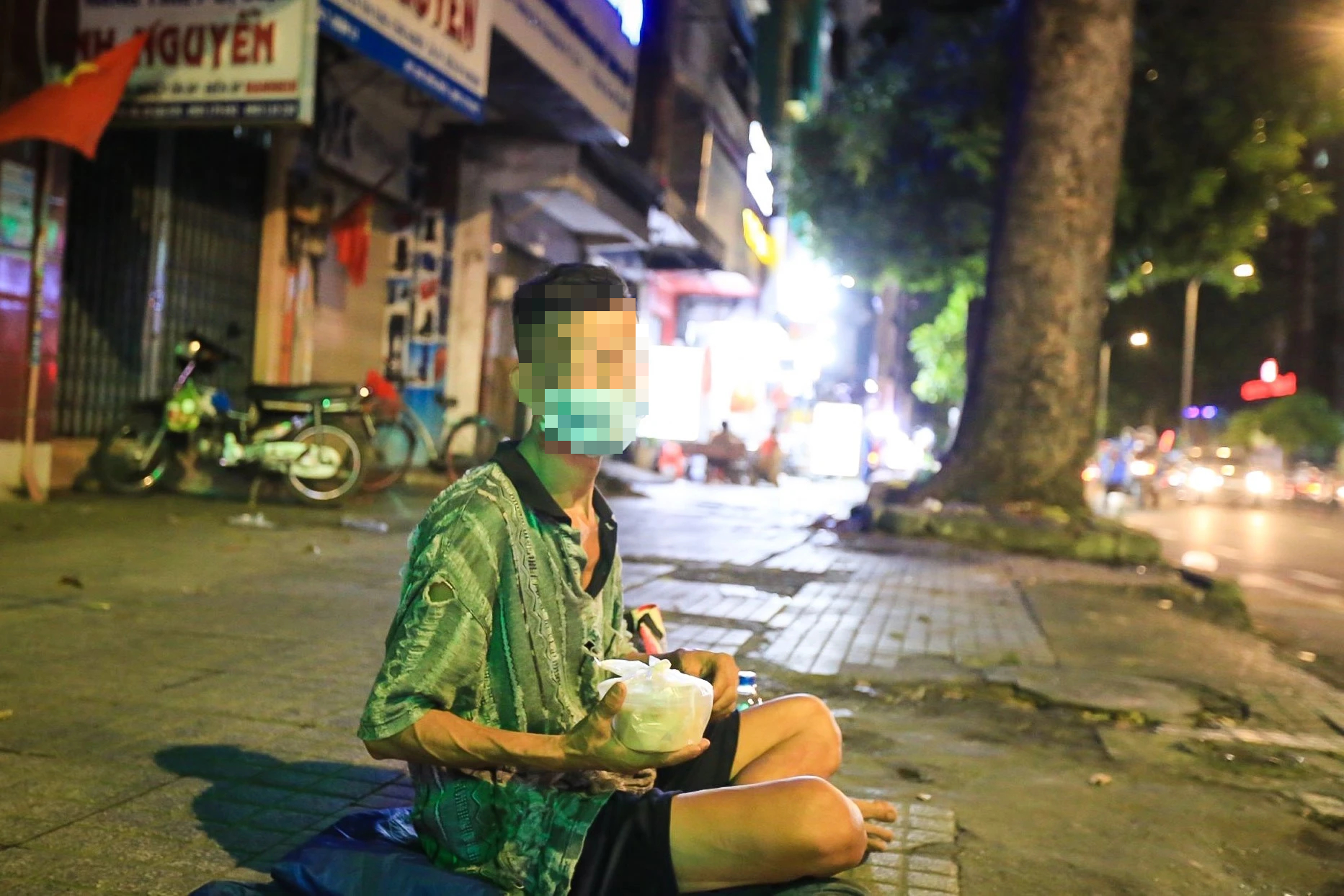 Thành ủy TP.HCM chỉ đạo siết chặt quản lý tình trạng người lang thang, xin ăn - Ảnh 1.