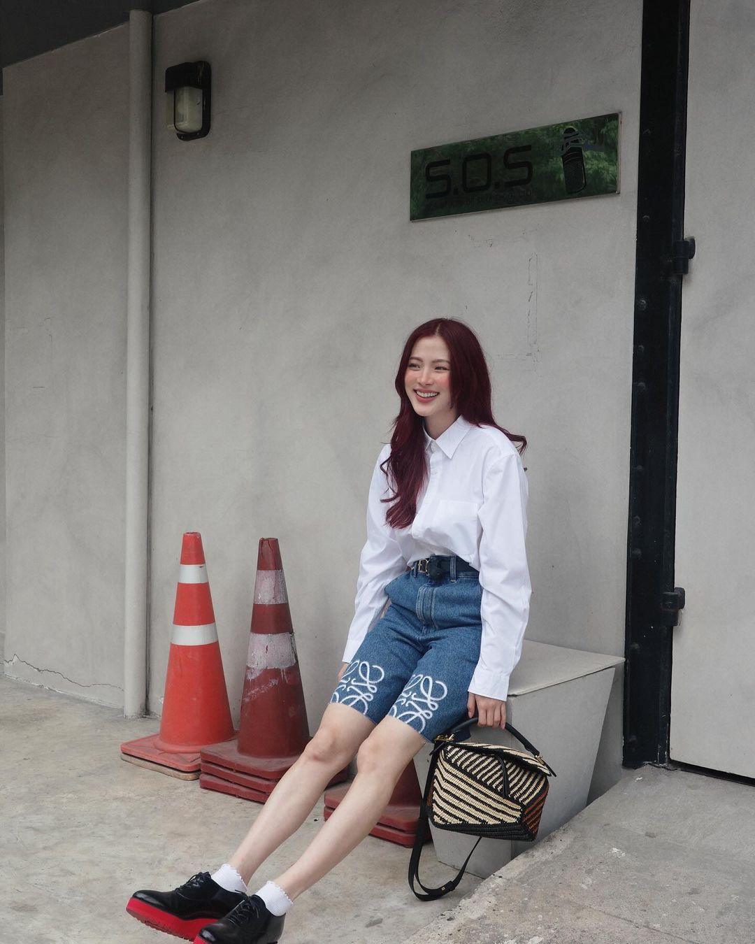 Džínové kraťasy - pohodlné a trendy kousky pro aktivní pozdní léto - Foto 3. Quần short jeans - món đồ thoải mái, thời thượng cho cuối hè năng động- Ảnh 3.