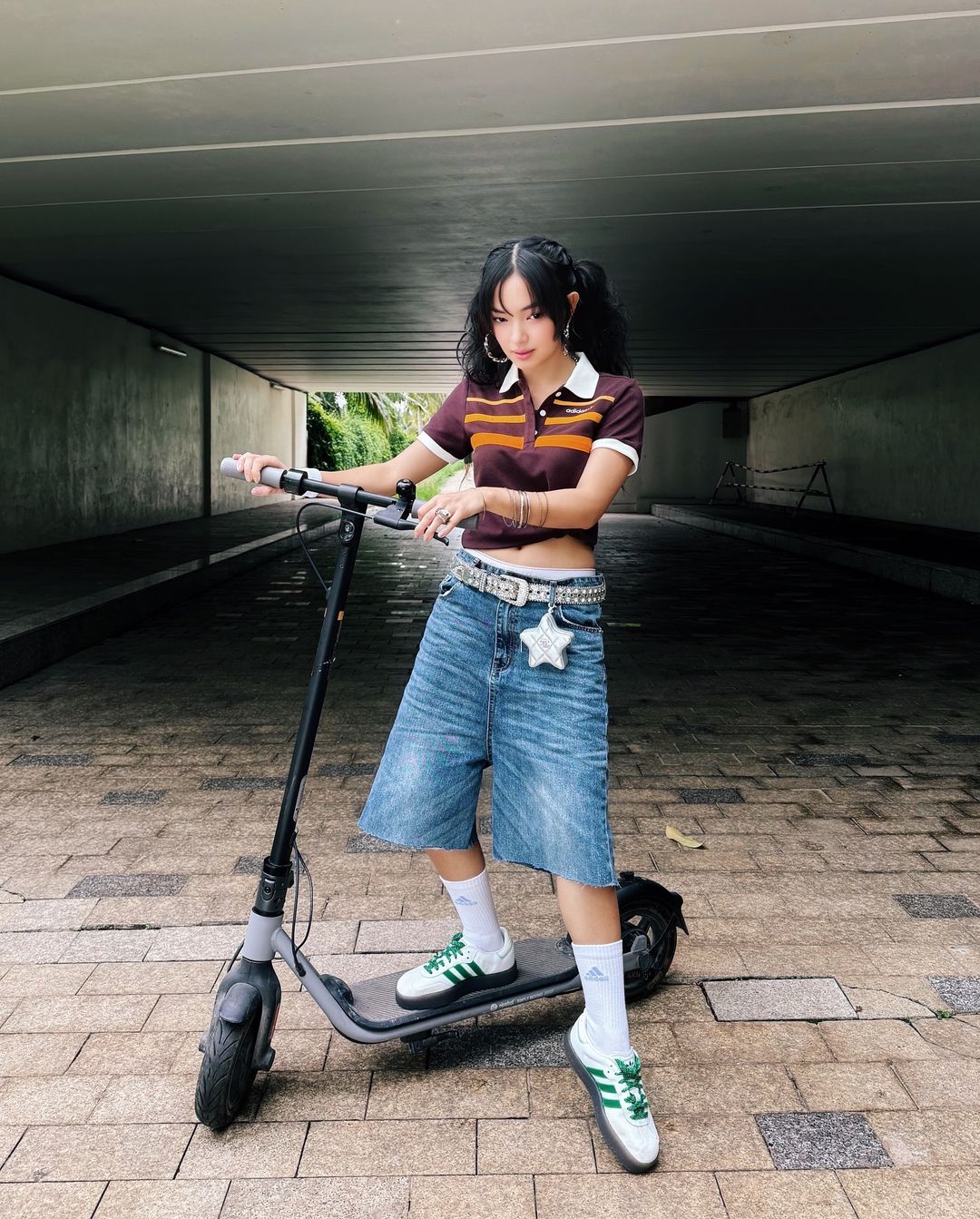 Džínové kraťasy - pohodlné a trendy kousky pro aktivní pozdní léto - Foto 6. Quần short jeans - món đồ thoải mái, thời thượng cho cuối hè năng động- Ảnh 6.