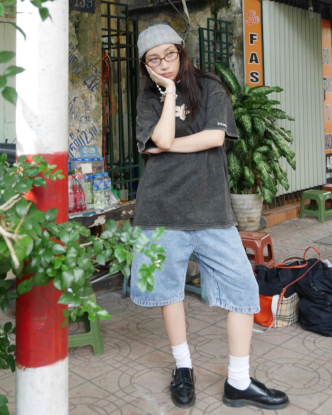 Džínové kraťasy - pohodlné a trendy kousky pro aktivní pozdní léto - Foto 5. Quần short jeans - món đồ thoải mái, thời thượng cho cuối hè năng động- Ảnh 5.