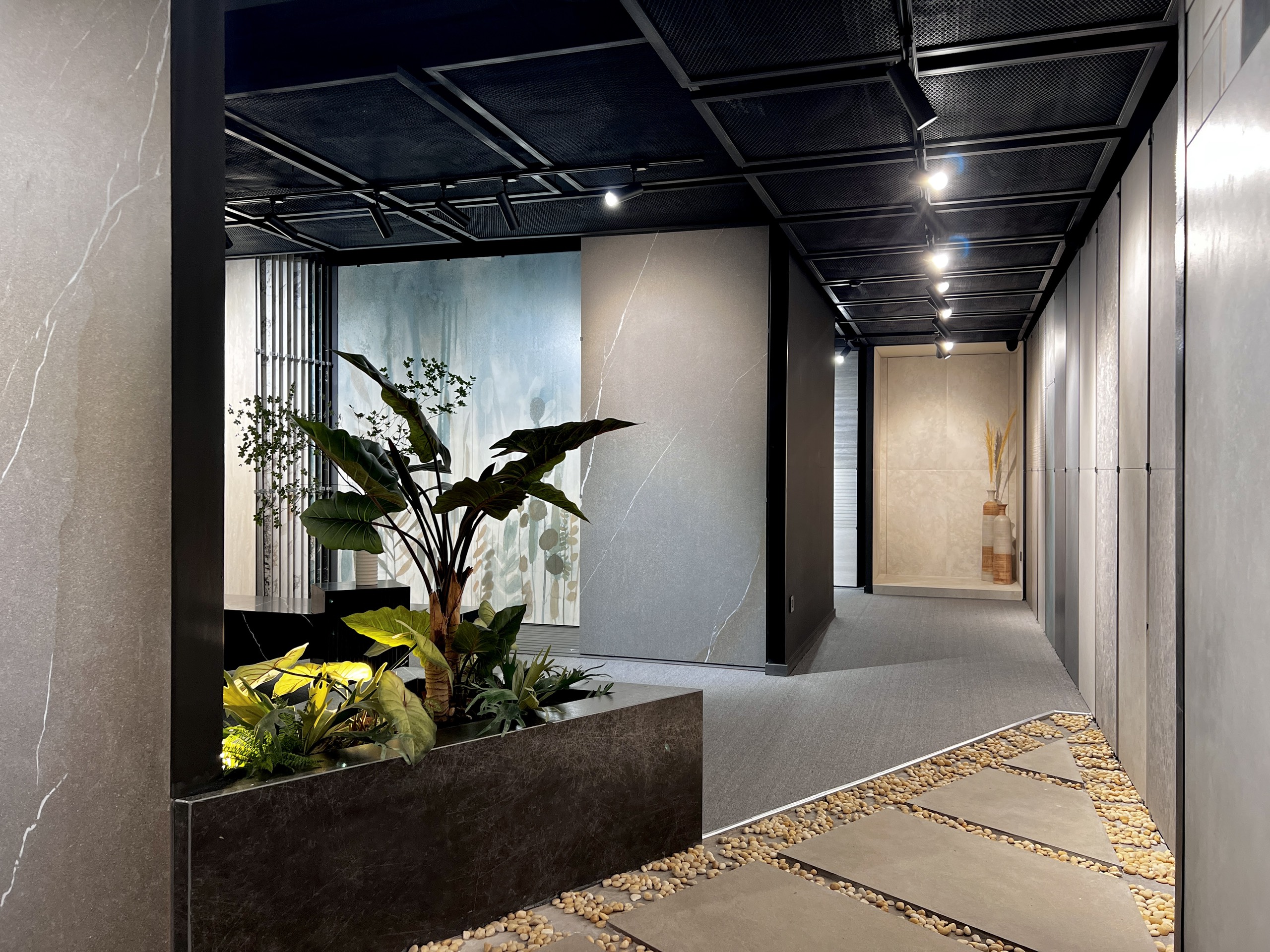 Người thổi hồn Sài Gòn vào nghệ thuật trang trí bề mặt đậm chất Ý- Ảnh 3. Người thổi hồn Sài Gòn vào nghệ thuật trang trí bề mặt đậm chất Ý- Ảnh 3.