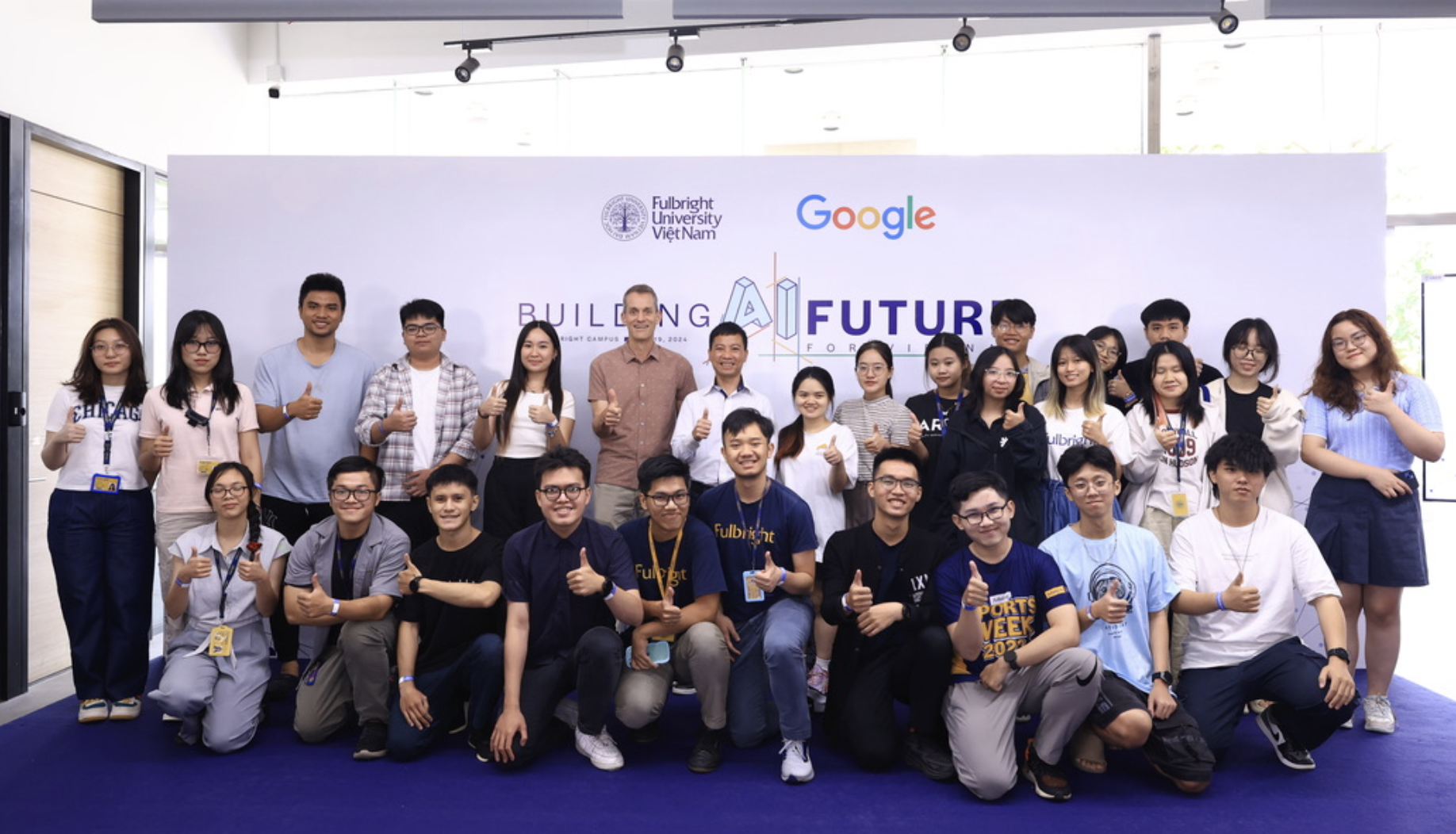 Nhà khoa học Jeff Dean: 'Sai lầm khi nghĩ ứng dụng AI cần rất nhiều tiền'- Ảnh 2. Nhà khoa học Jeff Dean: 'Sai lầm khi nghĩ ứng dụng AI cần rất nhiều tiền'- Ảnh 2.