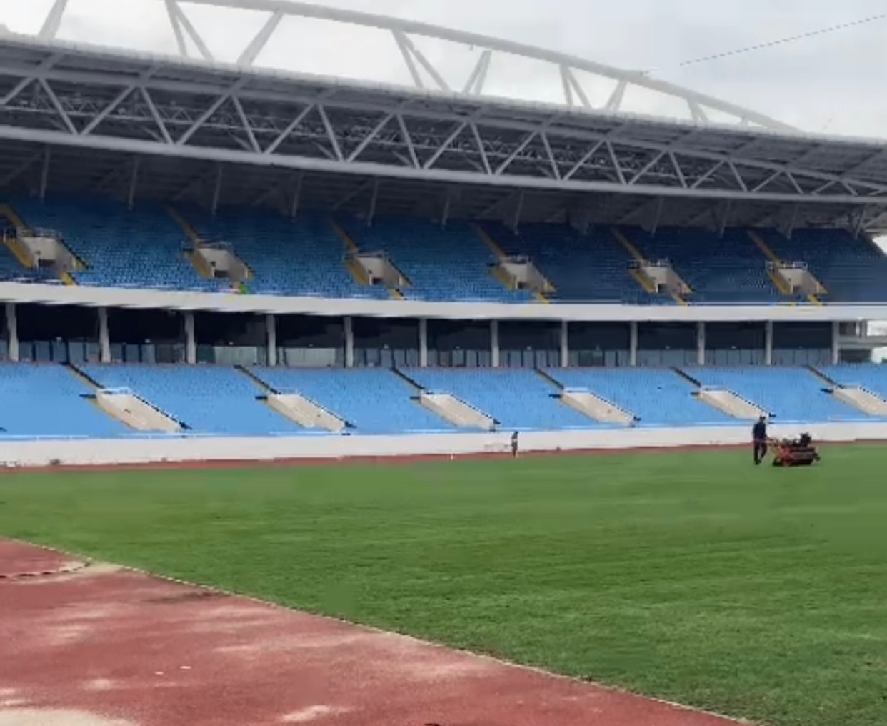 VFF លក់សំបុត្របិទកីឡដ្ឋាន My Dinh មុនពេលធ្វើជាម្ចាស់ផ្ទះរុស្ស៊ី និងថៃ - រូបថត ១. VFF bán vé, cận cảnh mặt sân Mỹ Đình trước khi tiếp đội tuyển Nga và Thái Lan- Ảnh 1.