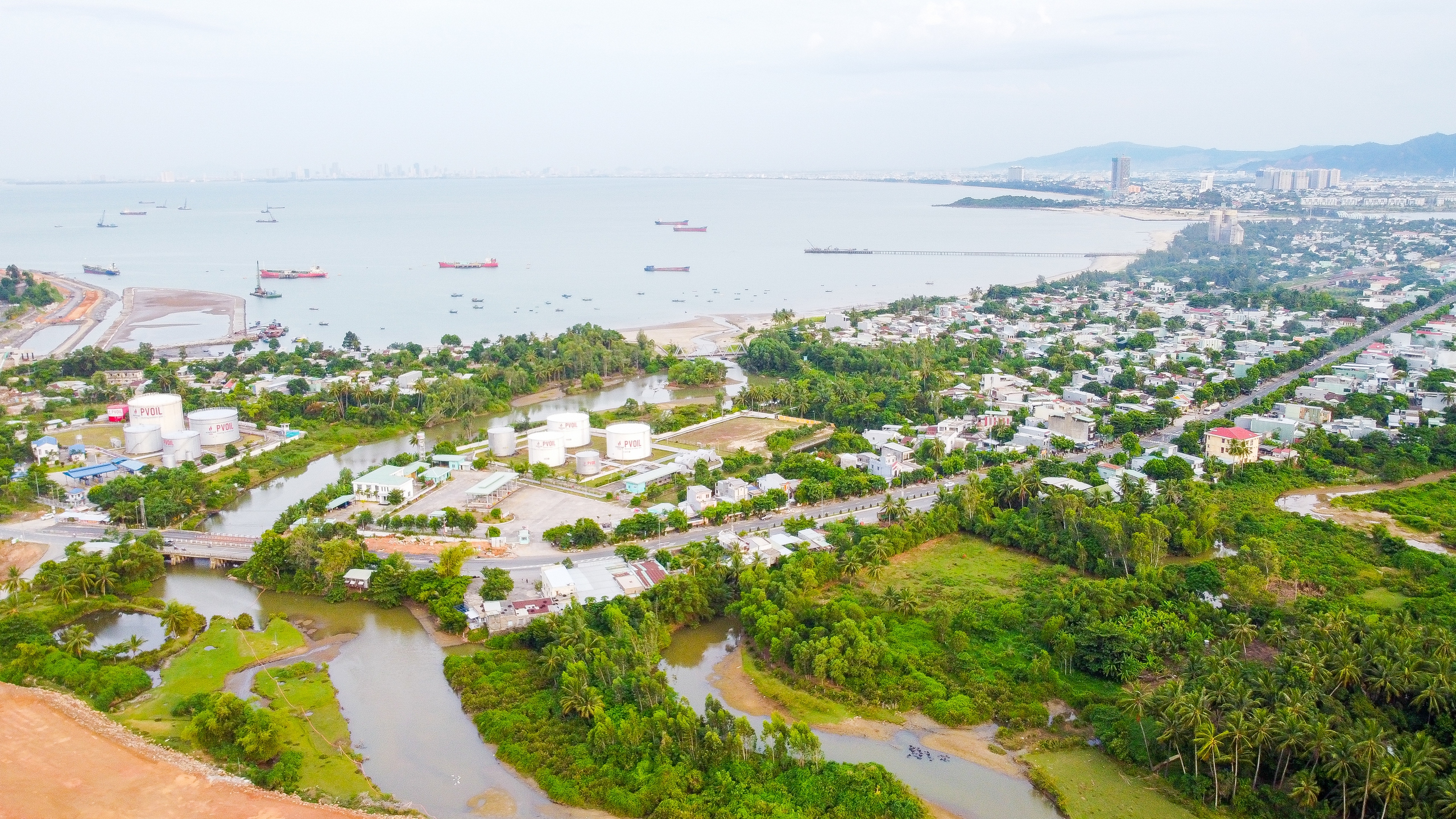 Cận cảnh cảng Liên Chiểu nơi gắn với Khu thương mại tự do sắp được thành lập- Ảnh 3.