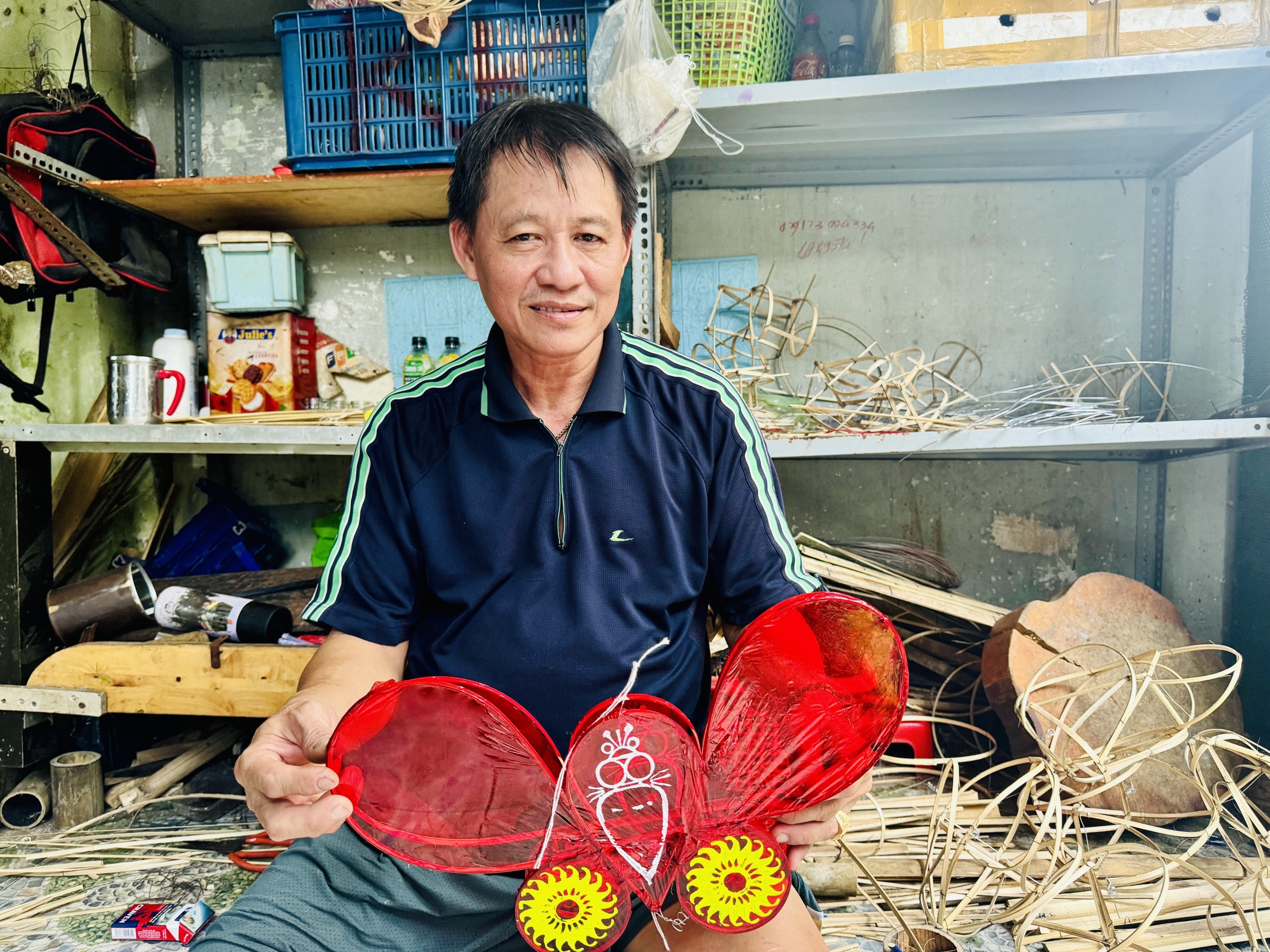 Làng lồng đèn nức tiếng ở TP.HCM: Có khách đặt làm mẫu rồng giá... 7 triệu đồng- Ảnh 5.