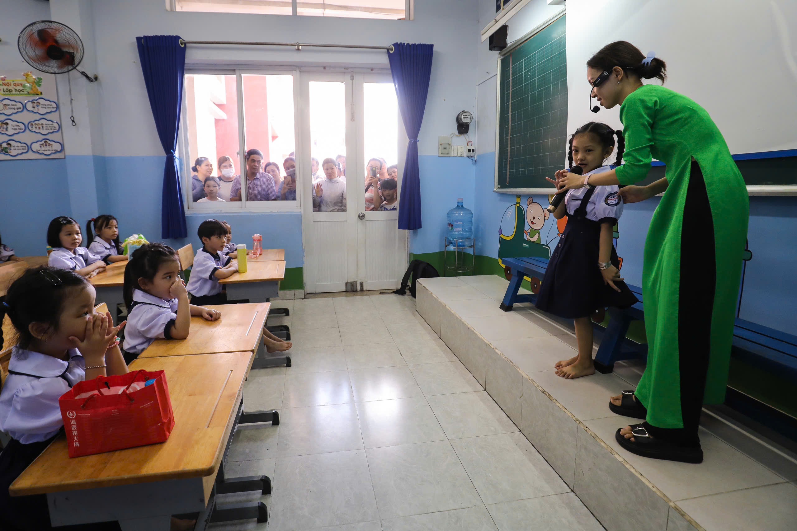 «Υπάρχει κάποια χρέωση για τη διδασκαλία 2 μαθημάτων/ημέρα των θεμάτων του προγράμματος;» - Φωτογραφία 2. 'Dạy học 2 buổi/ngày các môn trong chương trình có thu tiền không?'- Ảnh 2.