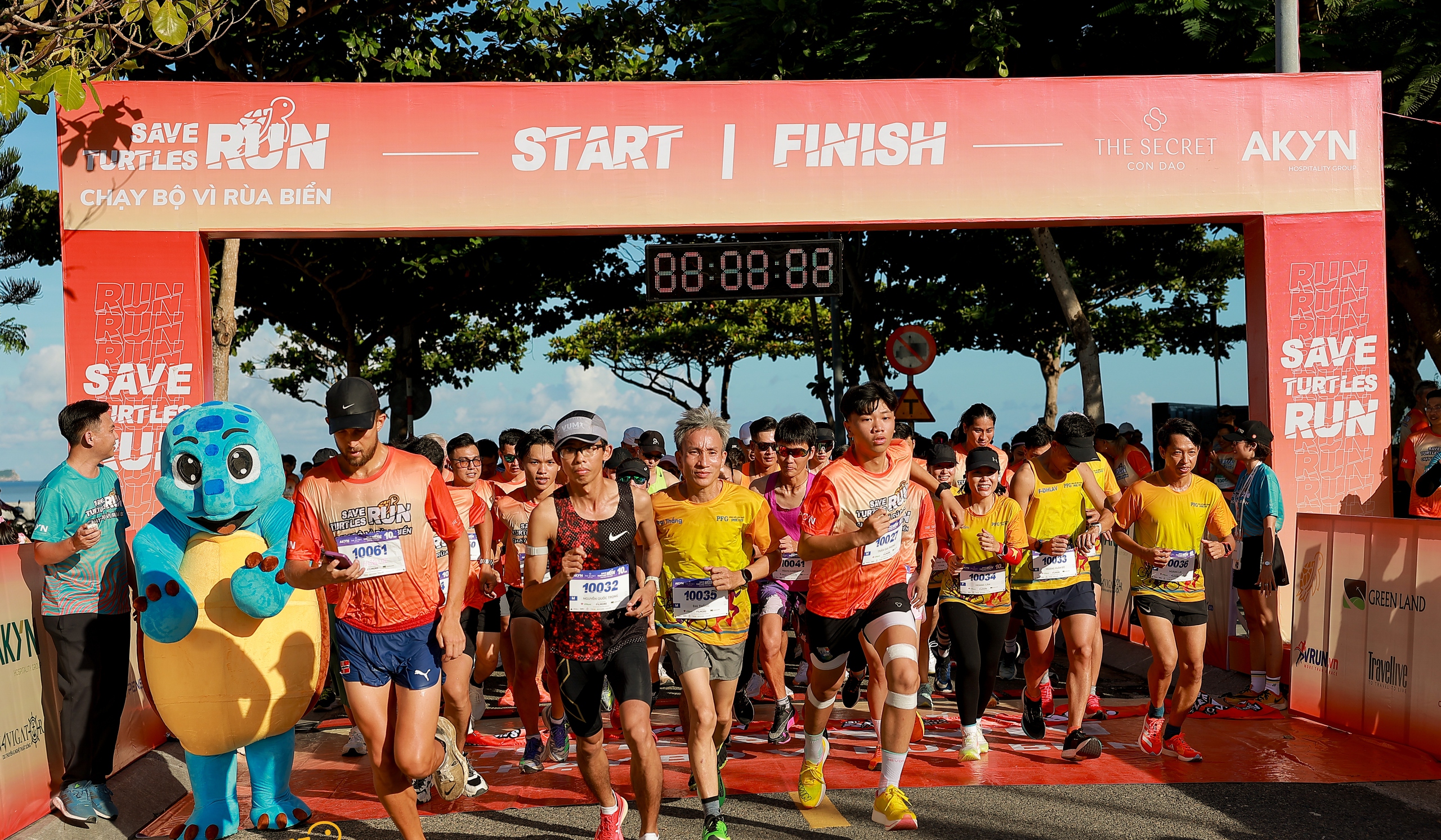 Đang chạy bộ vì rùa biển Côn Đảo, giải cứu luôn chú rùa mắc cạn ở bãi Lò Vôi- Ảnh 7. Đang chạy bộ vì rùa biển Côn Đảo, giải cứu luôn chú rùa mắc cạn ở bãi Lò Vôi- Ảnh 7.