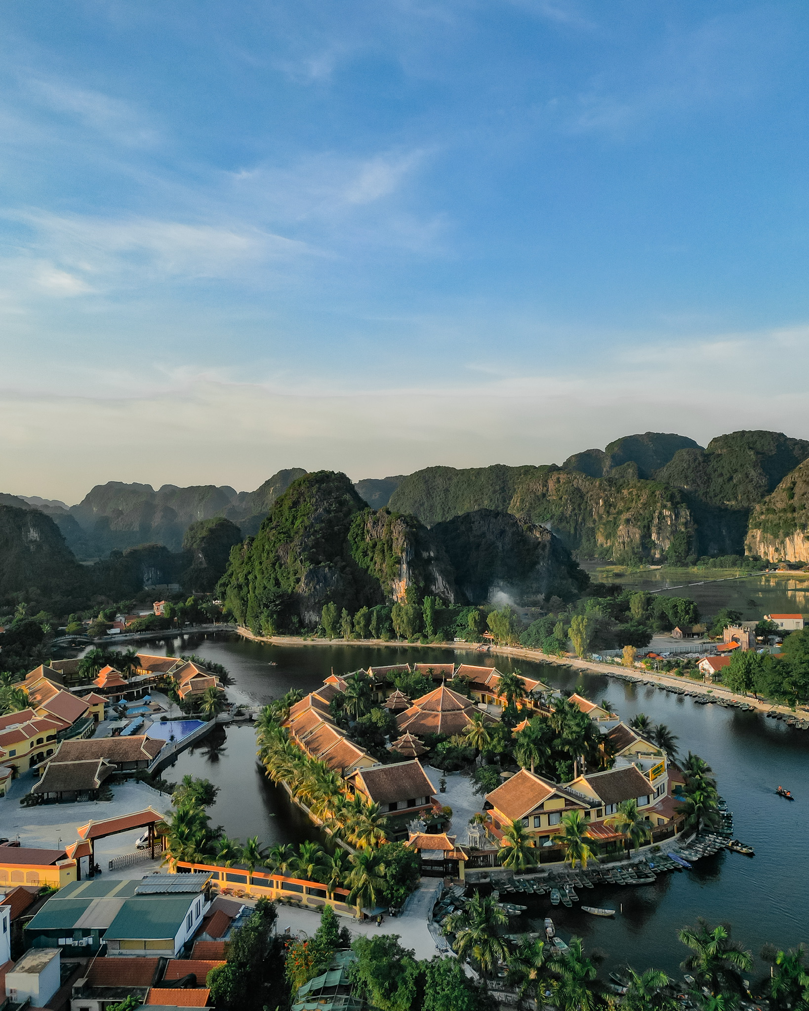 រមណីយដ្ឋានដែលមានទេសភាពដ៏ស្រស់ស្អាតនៅនិញប៊ិញ - រូបថតទី ៥។ Những khu nghỉ dưỡng có view toàn cảnh 'đẹp như mơ' tại Ninh Bình- Ảnh 5.