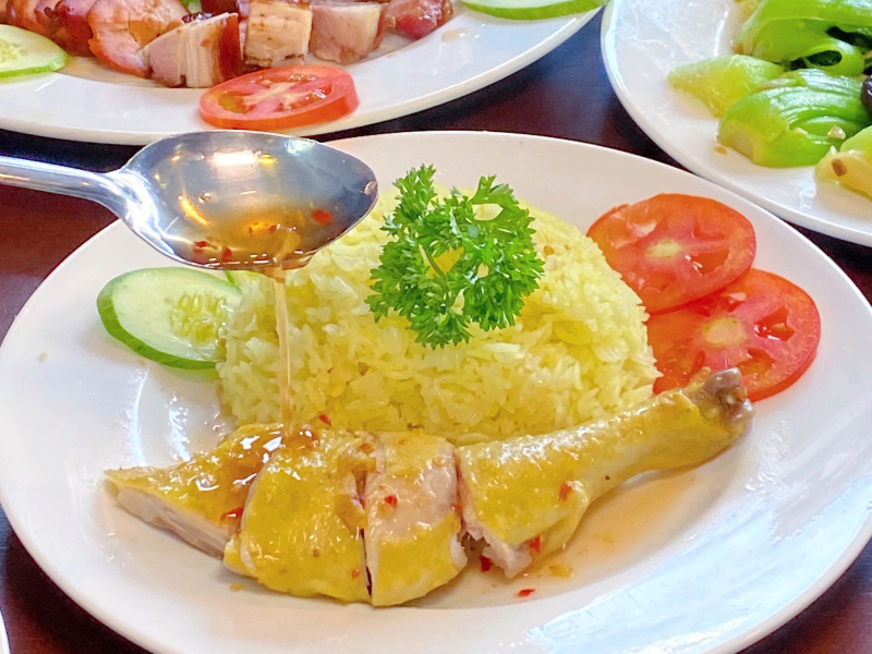 Listing the most famous and delicious chicken rice restaurants in Ho Chi Minh City - Photo 1. Điểm danh những quán cơm gà ngon nức tiếng tại TP.HCM- Ảnh 1.