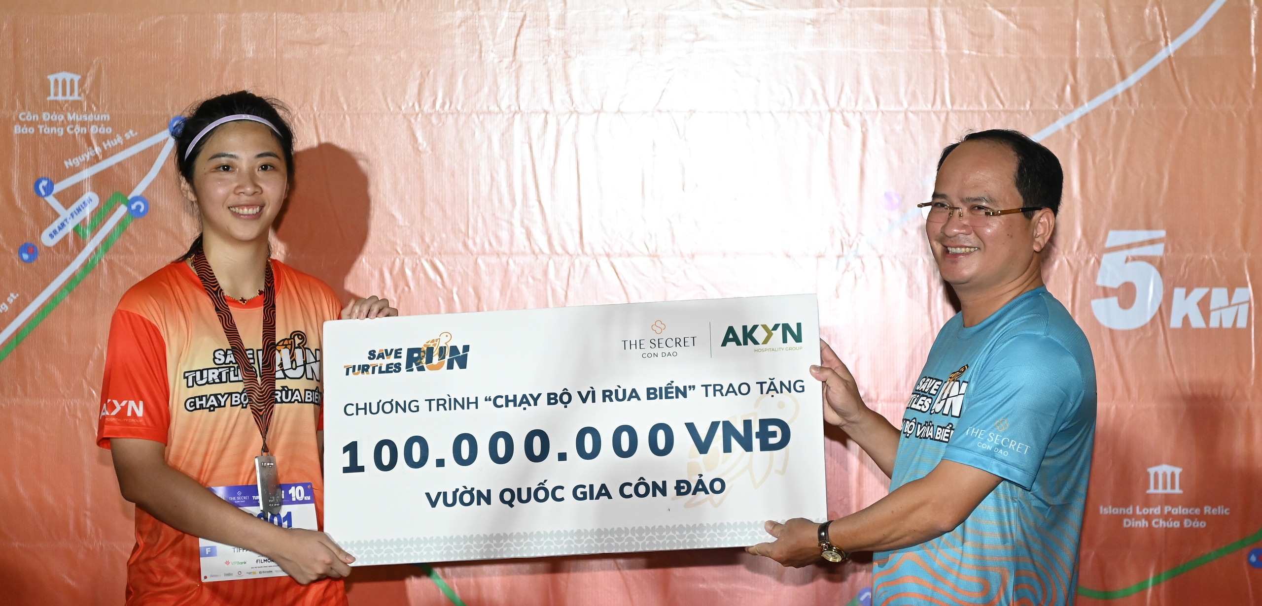 Đang chạy bộ vì rùa biển Côn Đảo, giải cứu luôn chú rùa mắc cạn ở bãi Lò Vôi- Ảnh 13. Đang chạy bộ vì rùa biển Côn Đảo, giải cứu luôn chú rùa mắc cạn ở bãi Lò Vôi- Ảnh 13.