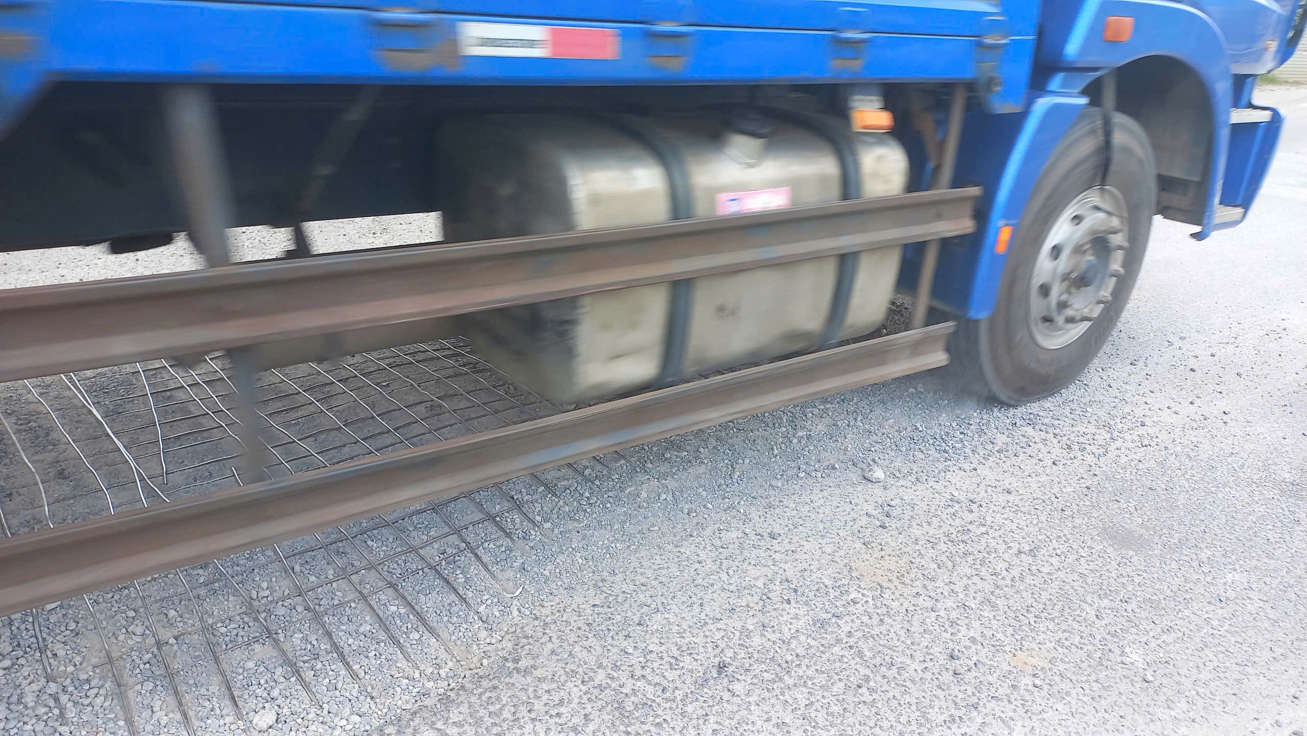 Đường tỉnh TL380 oằn mình 'gánh' xe tải trọng lớn 'né' trạm thu phí QL5- Ảnh 4. Đường tỉnh TL380 oằn mình 'gánh' xe tải trọng lớn 'né' trạm thu phí QL5- Ảnh 4.