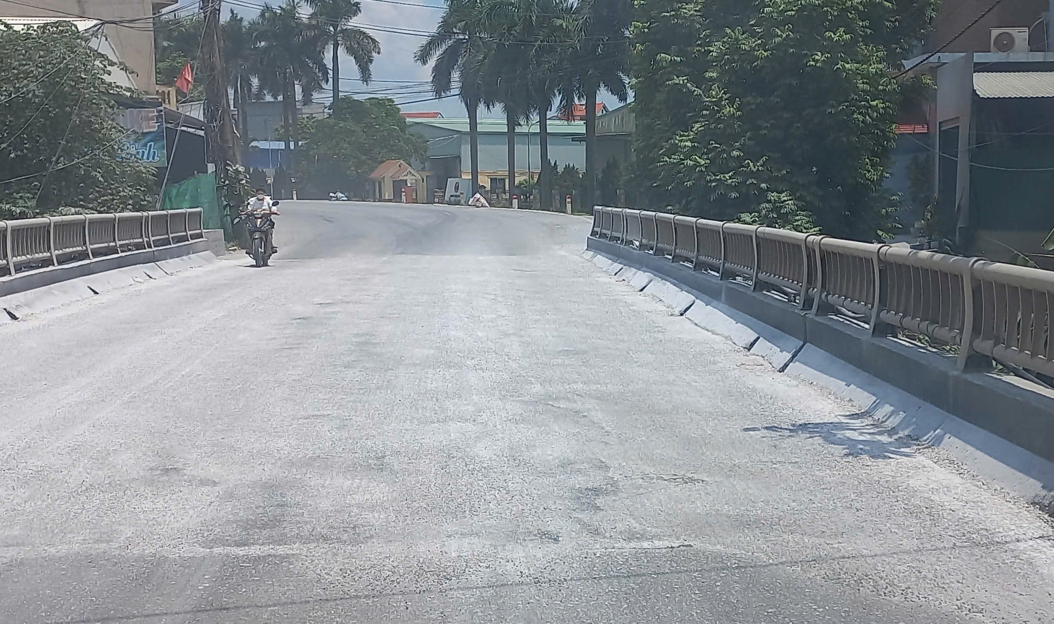 Đường tỉnh TL380 oằn mình 'gánh' xe tải trọng lớn 'né' trạm thu phí QL5- Ảnh 7. Đường tỉnh TL380 oằn mình 'gánh' xe tải trọng lớn 'né' trạm thu phí QL5- Ảnh 7.