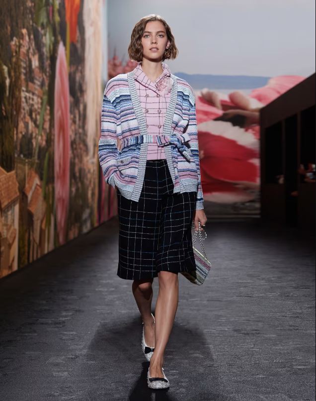 Kofta, ett oumbärligt plagg i höstgarderoben 2024 - Bild 5. Áo cardigan, món đồ không thể thiếu trong tủ đồ mùa thu 2024- Ảnh 5.