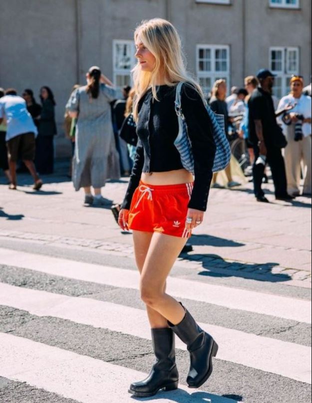 Kofta, ett oumbärligt plagg i höstgarderoben 2024 - Bild 4. Áo cardigan, món đồ không thể thiếu trong tủ đồ mùa thu 2024- Ảnh 4.