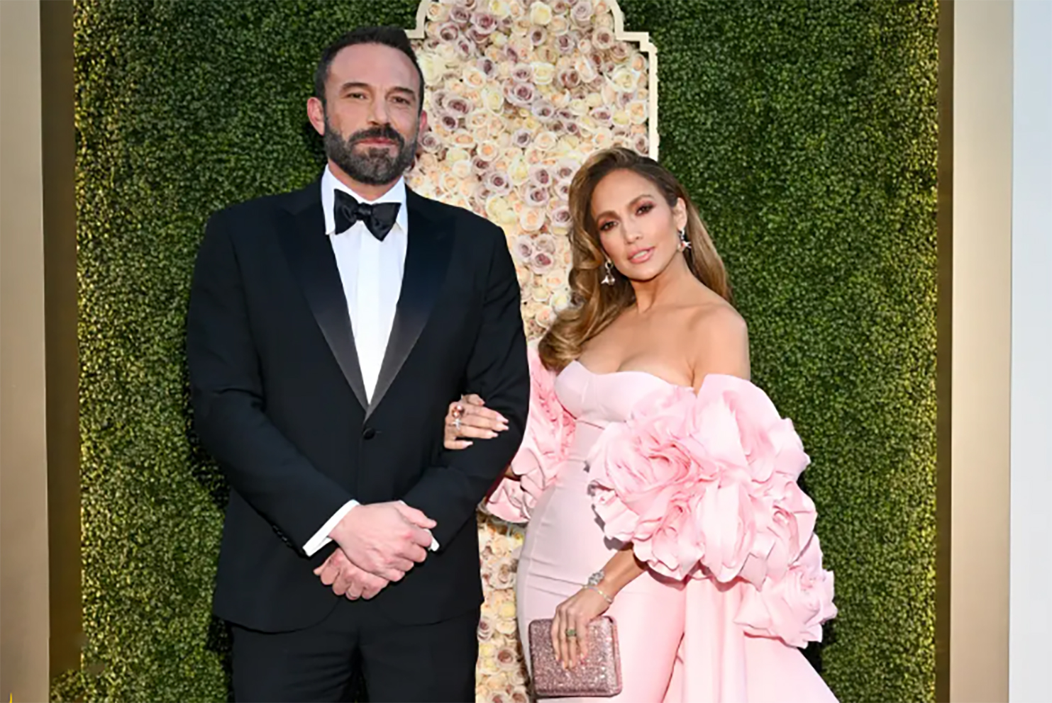 Ben Affleck hẹn hò bạn gái mới sau khi Jennifer Lopez đệ đơn ly hôn