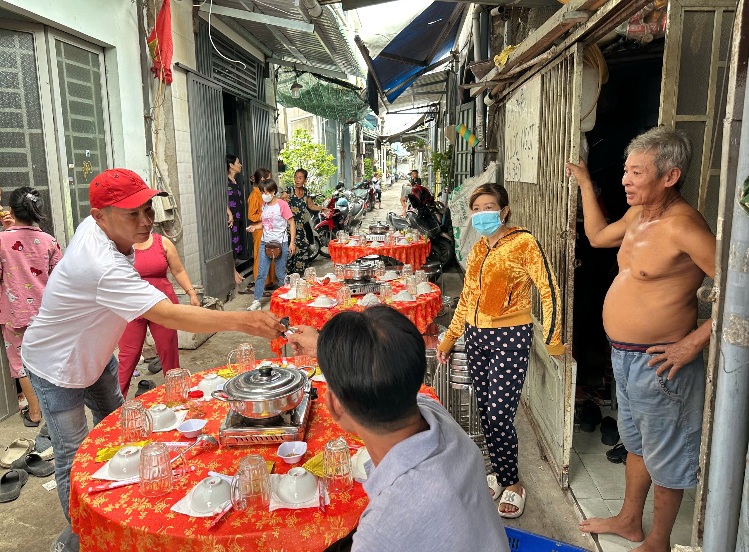 Đứa trẻ còn dây rốn cho đi từ đoàn hát 47 năm trước tìm về cha mẹ ruột như cổ tích- Ảnh 7.