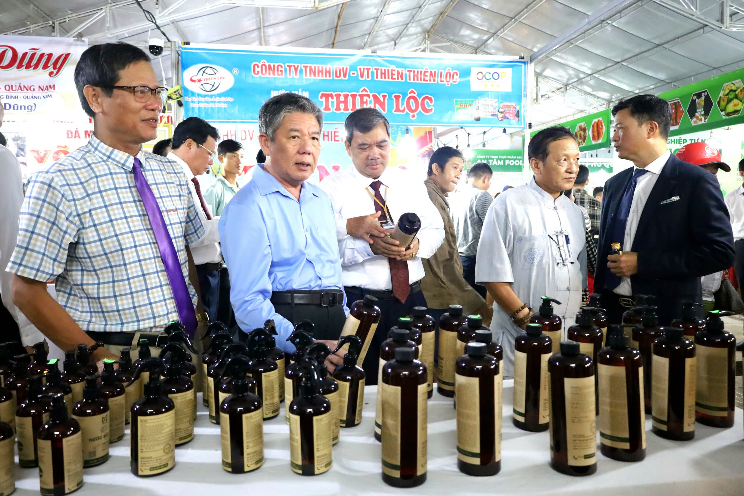 มะพร้าวขี้ผึ้งถือเป็น ‘ทองคำขาว’ ของจังหวัดตราวิญ – ภาพที่ 2 Dừa sáp được ví như 'vàng trắng' của tỉnh Trà Vinh- Ảnh 2.