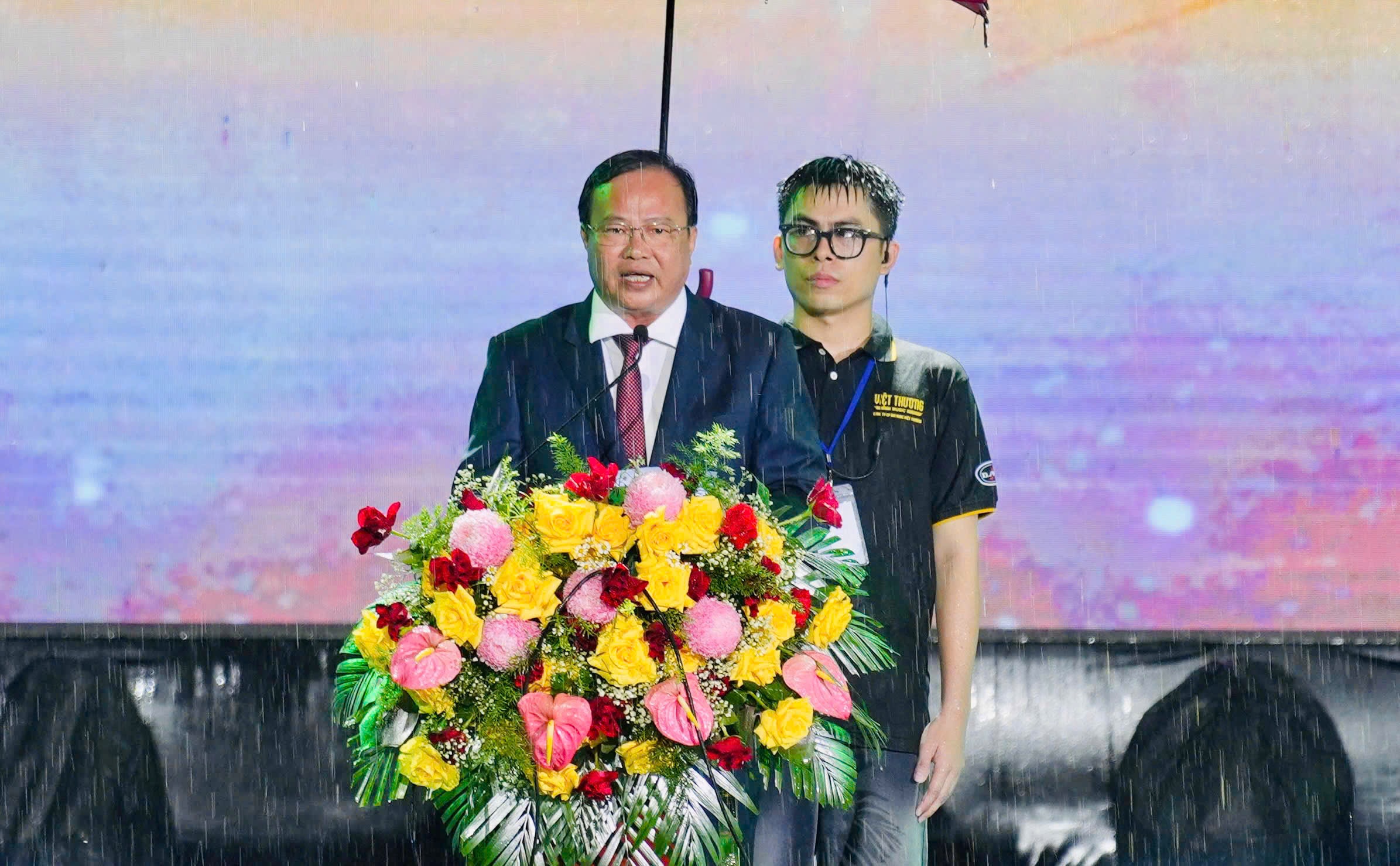 มะพร้าวขี้ผึ้งได้รับการยกย่องว่าเป็น ‘ทองคำขาว’ ของจังหวัดตราวิงห์ – ภาพที่ 1 Dừa sáp được ví như 'vàng trắng' của tỉnh Trà Vinh- Ảnh 1.