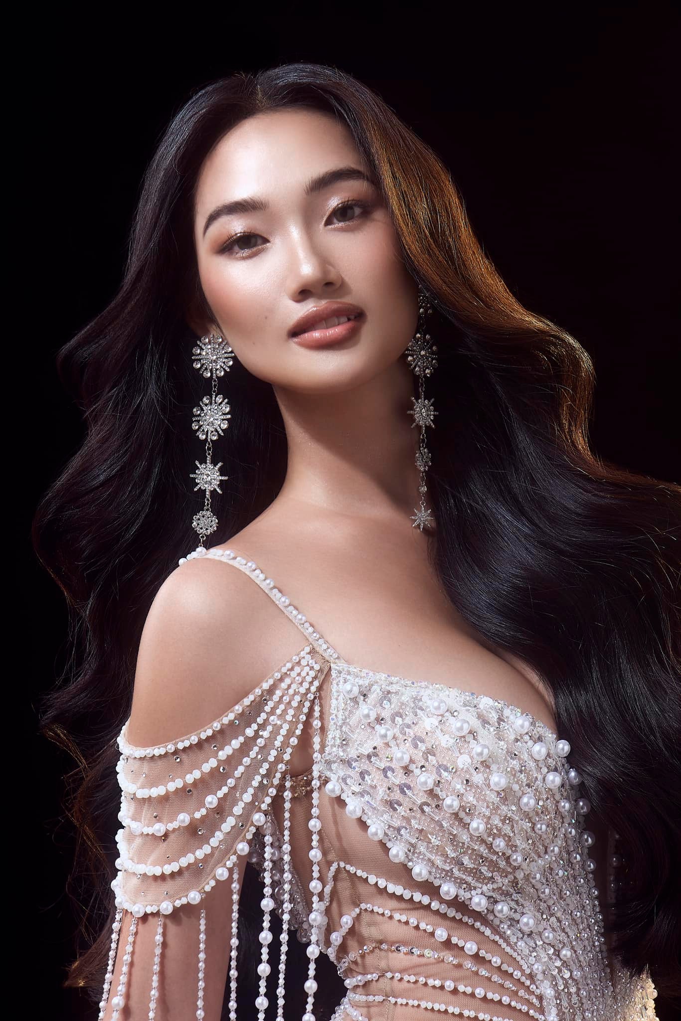 Nhan sắc cô gái 'vượt mặt' Kỳ Duyên ở tập 1 Miss Universe Vietnam- Ảnh 1.