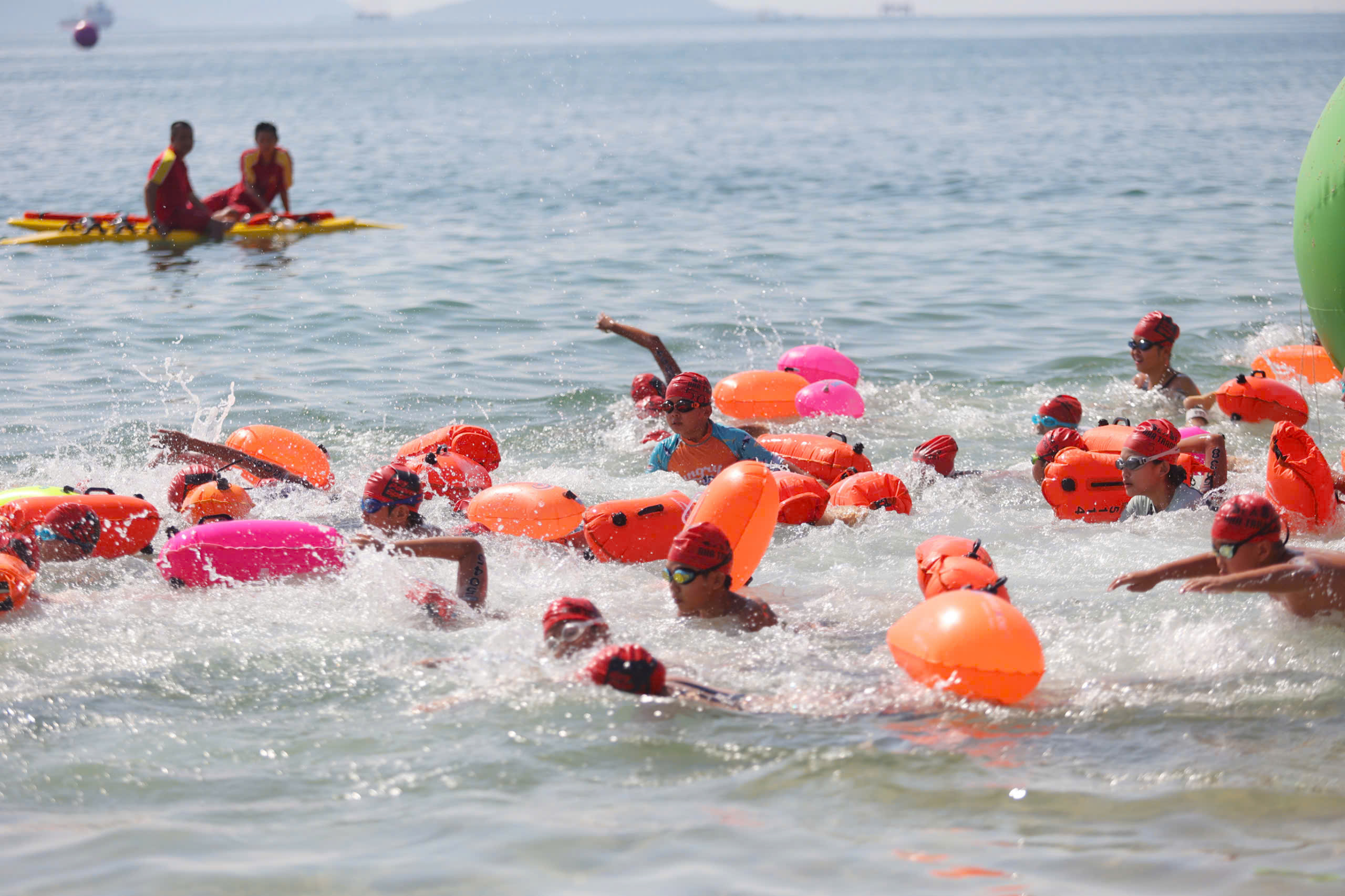 Sôi nổi, nhiều bất ngờ thú vị tại giải bơi biển SeaStar Nha Trang lần I- Ảnh 4.