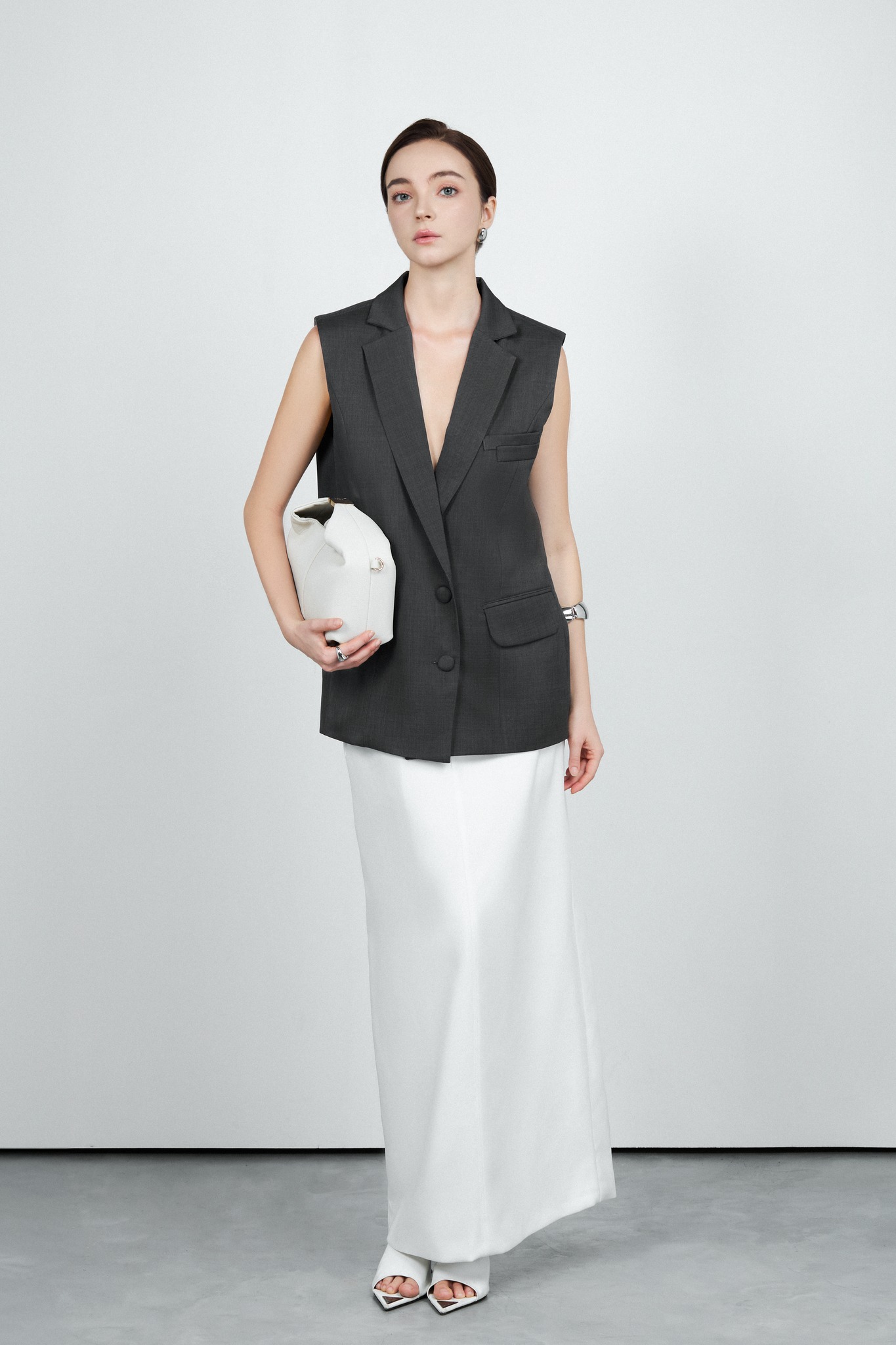 Nošení saka do školy nebo do práce na podzim a v zimě je standardním trendem - Foto 1. Mặc áo blazer đi học, đi làm mùa thu đông là chuẩn bài xu hướng- Ảnh 1.