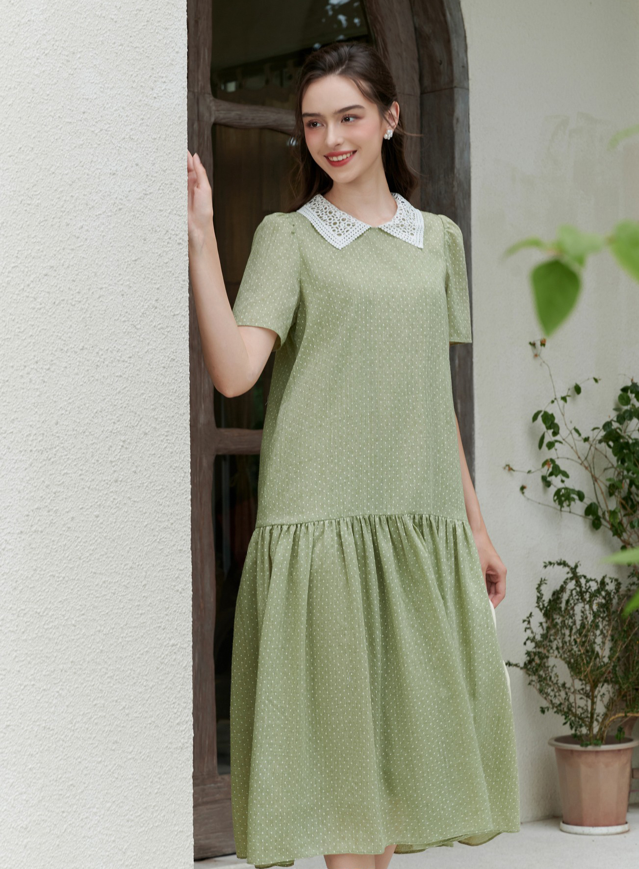 Vestido floral suave, o verdadeiro amor das garotas 'doces' neste outono - Foto 7. Váy hoa dịu dàng, chân ái mùa thu của cô nàng 'kẹo ngọt'- Ảnh 7.