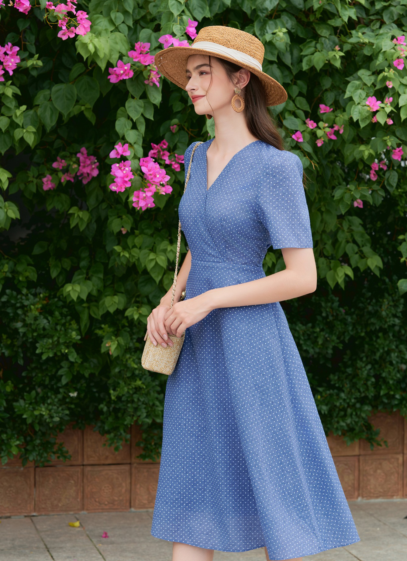 Vestido floral suave, o verdadeiro amor das garotas 'doces' neste outono - Foto 8. Váy hoa dịu dàng, chân ái mùa thu của cô nàng 'kẹo ngọt'- Ảnh 8.