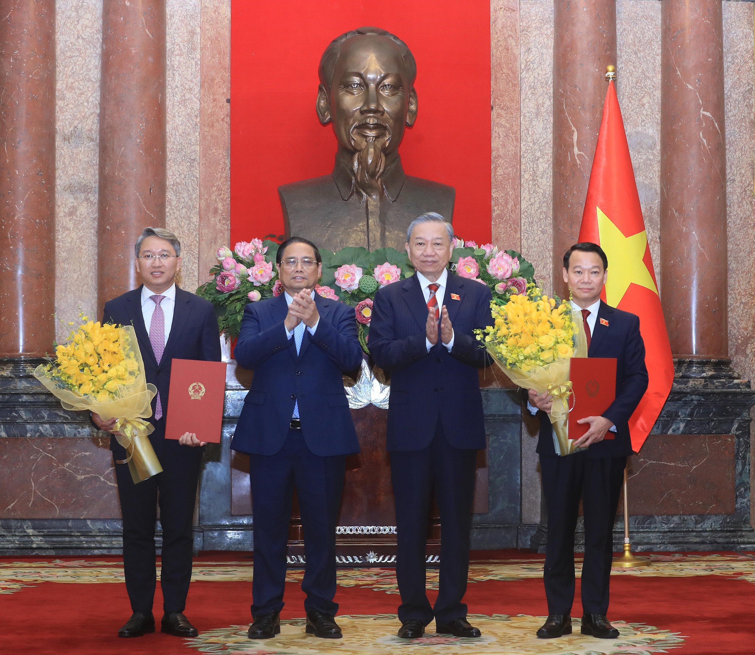 Tổng Bí thư, Chủ tịch nước trao quyết định bổ nhiệm 3 phó thủ tướng, 2 bộ trưởng- Ảnh 2.