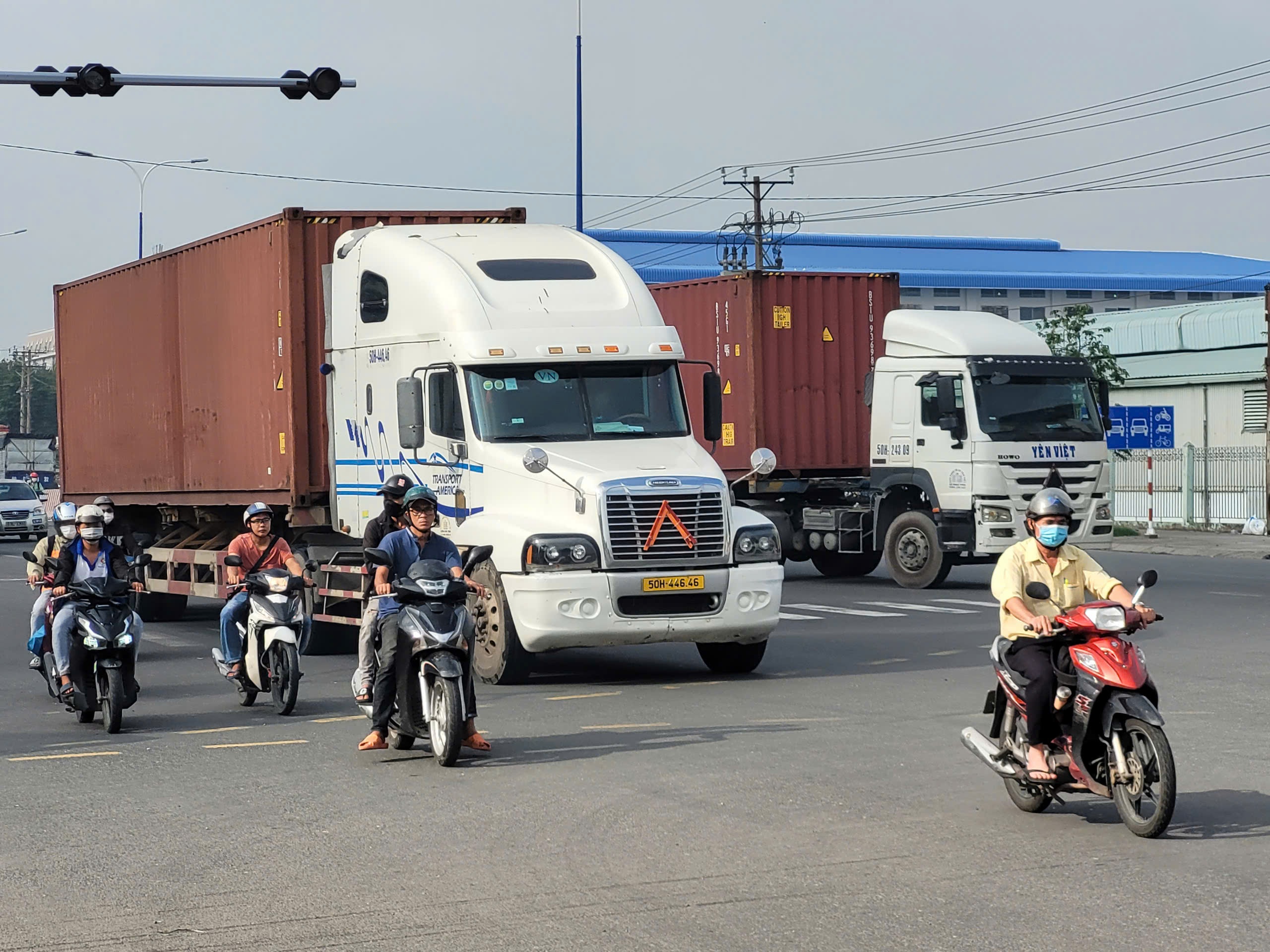 Giải pháp nào chấm dứt tình trạng xe container đi vào đường cấm ở Bình Dương?- Ảnh 4.