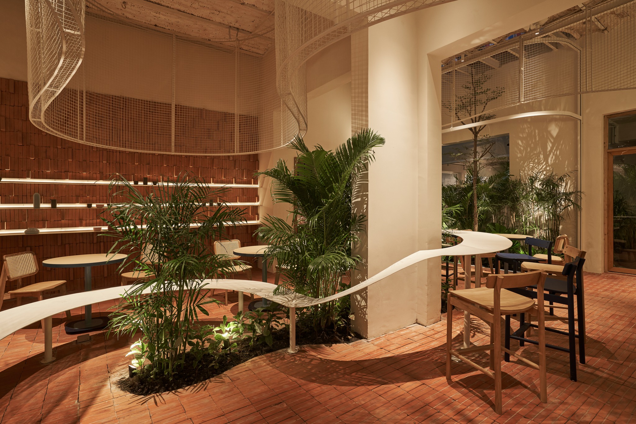 Jangan ketinggalan kafe-kafe yang direka dengan cantik dan mengagumkan ini di Bandar Ho Chi Minh - Foto 1. Đừng bỏ qua những quán cà phê có thiết kế đẹp và ấn tượng này tại TP.HCM- Ảnh 1.