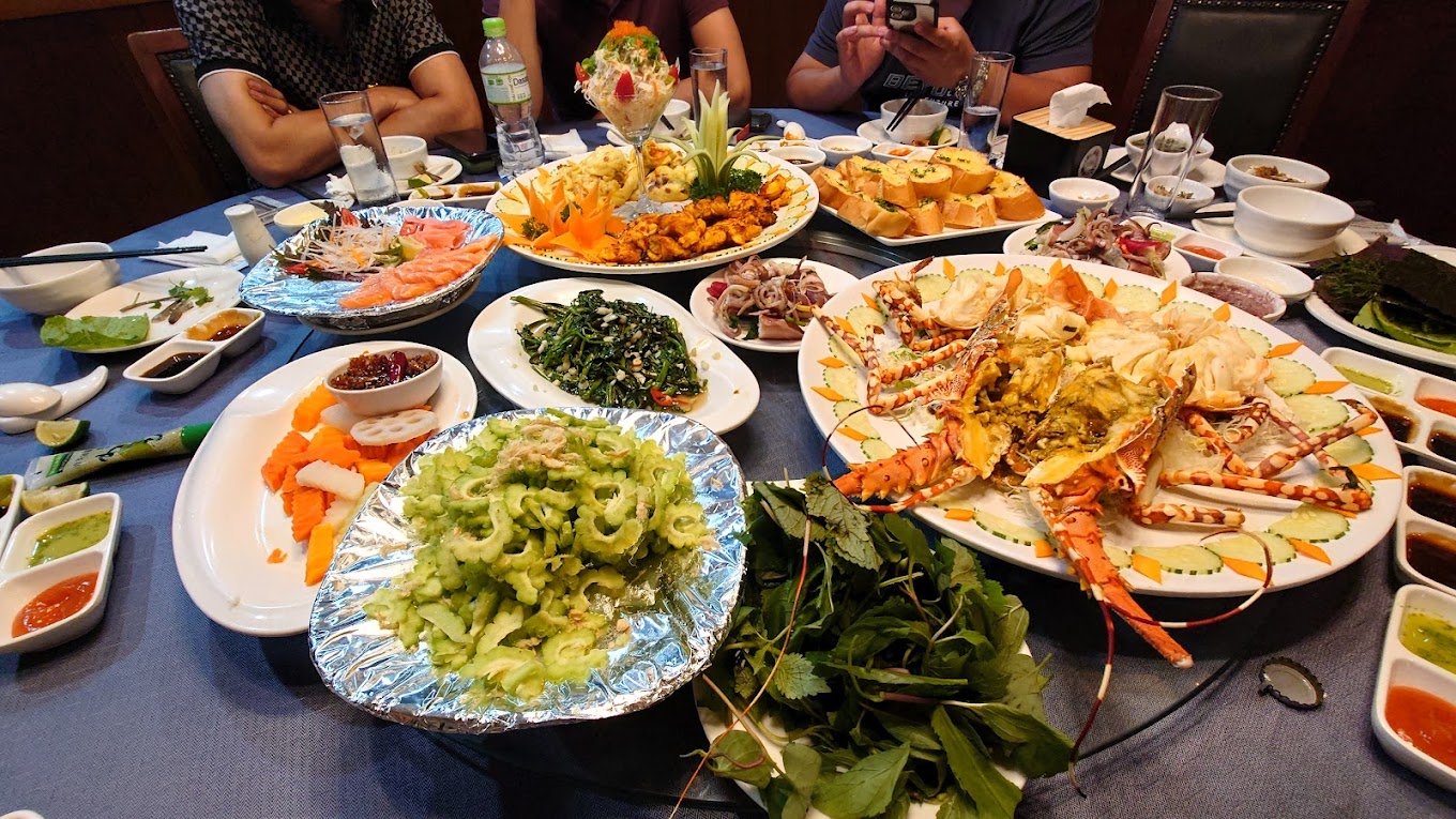 ຮ້ານອາຫານທະເລທີ່ມີຊື່ສຽງທີ່ມີບັນດາບັນດາບຸບເຟ່ 'ຍອດນິຍົມ' ໃນ Hai Phong - ຮູບພາບ 6. Những nhà hàng hải sản nổi tiếng với thực đơn buffet ‘hút khách’ tại Hải Phòng- Ảnh 6.