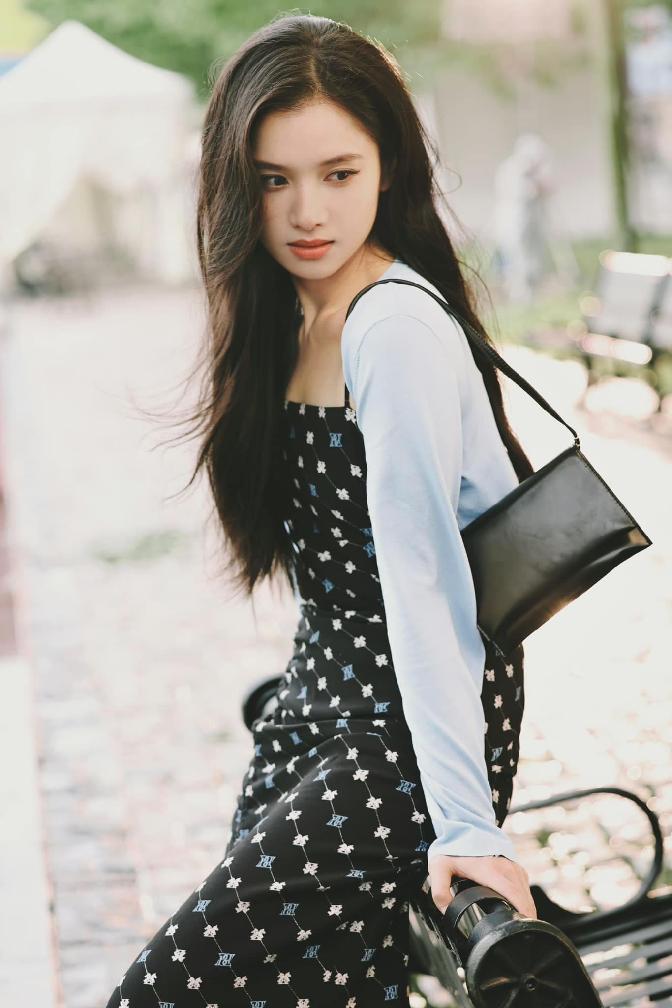 Trương Tịnh Nghi hóa nữ thần công sở nhờ những bộ trang phục thanh thoát- Ảnh 3. Trương Tịnh Nghi hóa nữ thần công sở nhờ những bộ trang phục thanh thoát- Ảnh 3.
