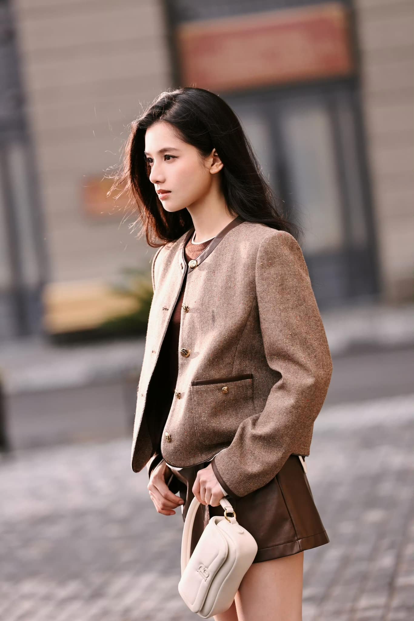 Trương Tịnh Nghi hóa nữ thần công sở nhờ những bộ trang phục thanh thoát- Ảnh 4. Trương Tịnh Nghi hóa nữ thần công sở nhờ những bộ trang phục thanh thoát- Ảnh 4.