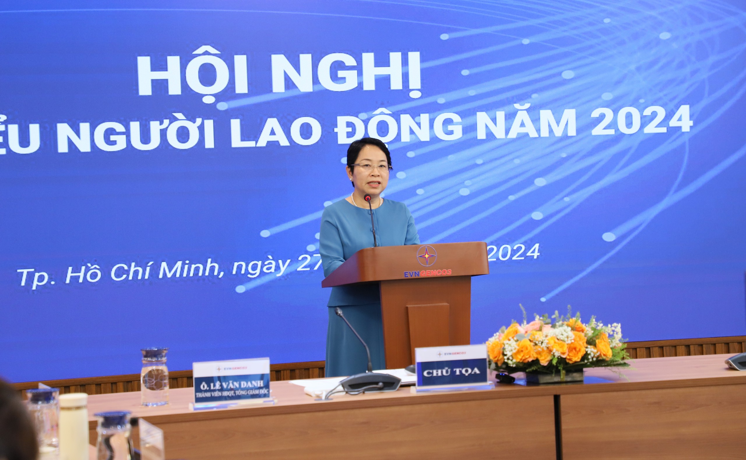 Bà Nguyễn Thị Hải Yến - Thành viên HĐQT Tổng Công ty phát biểu chỉ đạo tại Hội nghị Bà Nguyễn Thị Hải Yến - Thành viên HĐQT Tổng Công ty phát biểu chỉ đạo tại Hội nghị