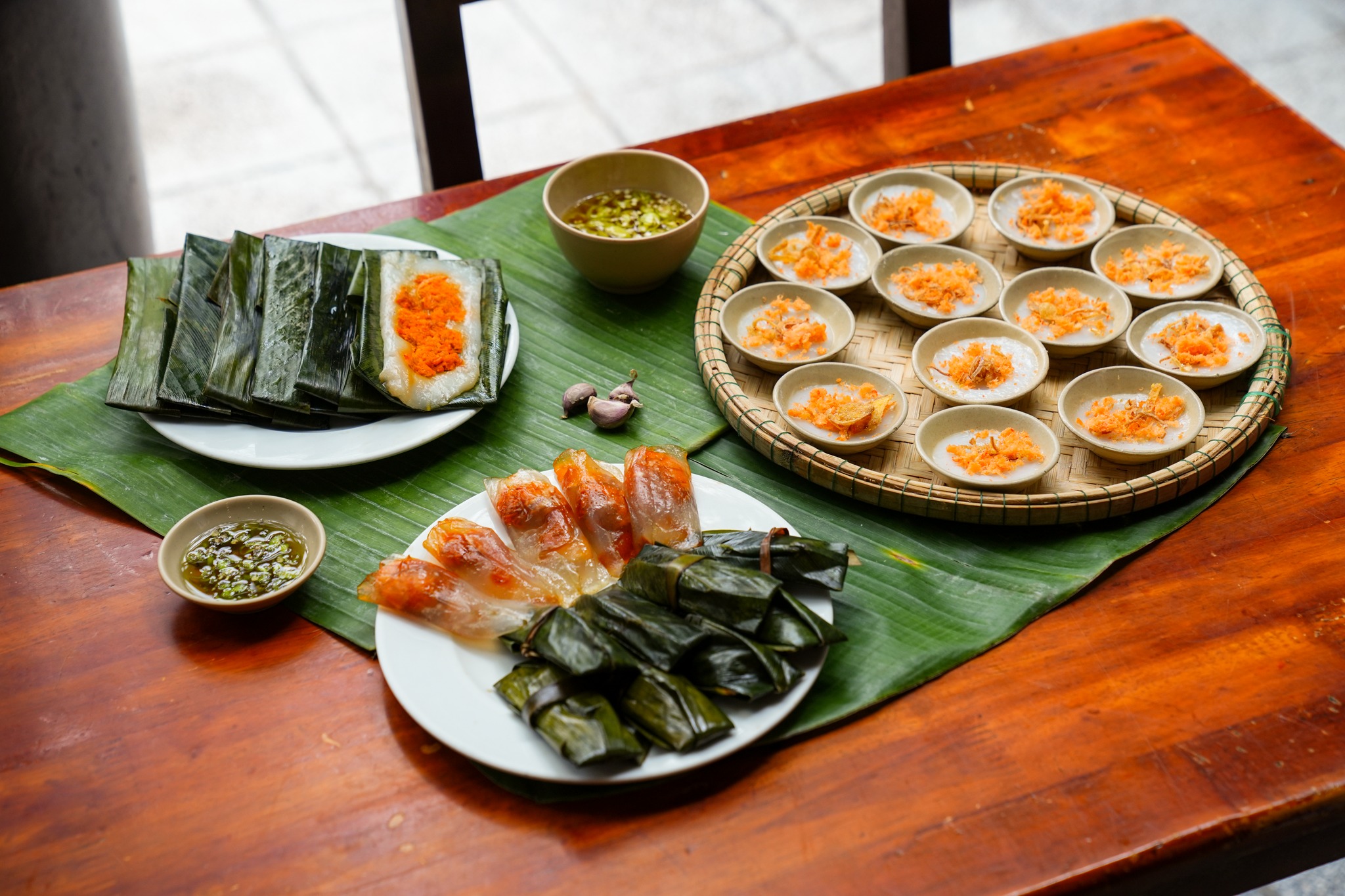 Neodolatelné kouzlo slavných restaurací v Hue - Foto 2. Sức hút khó cưỡng của những quán ăn nổi tiếng tại Huế- Ảnh 2.