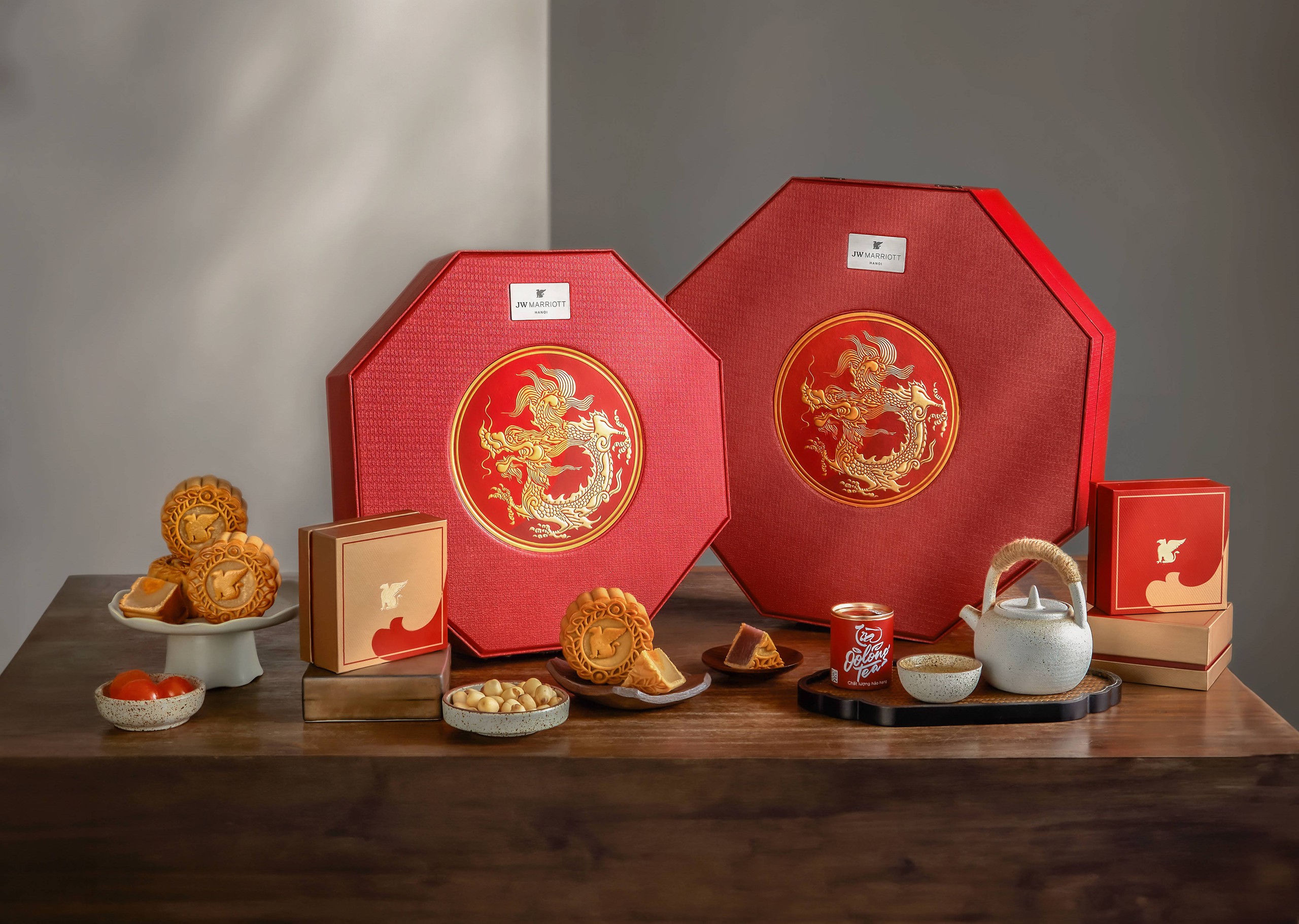 រូបភាពរឿងព្រេងនិទាននៅក្នុងវប្បធម៌វៀតណាម ដូចដែលបានឃើញតាមរយៈការប្រមូលនំព្រះខែឆ្នាំ 2024 នៅ JW Marriott ហាណូយ - រូបថតទី 2។ Hình tượng huyền thoại trong văn hóa Việt qua BST Bánh trung thu 2024 JW Marriott Hanoi - Ảnh 2.