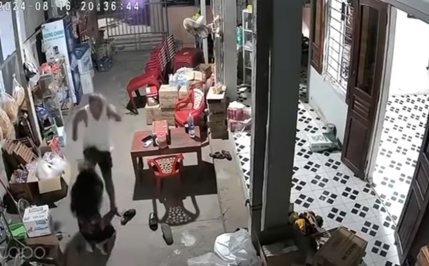 Vụ vợ ăn một con cá bị chồng đánh: Xin 'tha' cho chồng vì là... lần đầu- Ảnh 2. Vụ vợ ăn một con cá bị chồng đánh: Xin 'tha' cho chồng vì là... lần đầu- Ảnh 2.