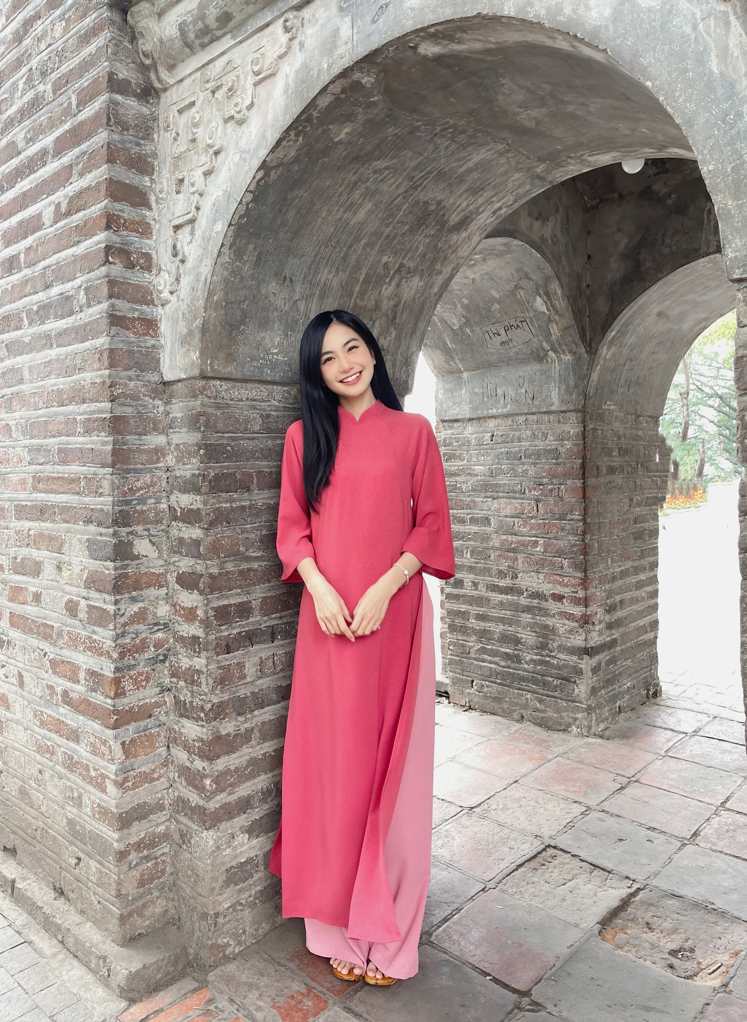 Κομψό αλλά και απλό, μη διστάσετε να είστε ο εαυτός σας σε ένα ευθεία ao dai - Φωτογραφία 6. Cao sang mà giản dị, thoải mái được là chính mình trong chiếc áo dài suông- Ảnh 6.