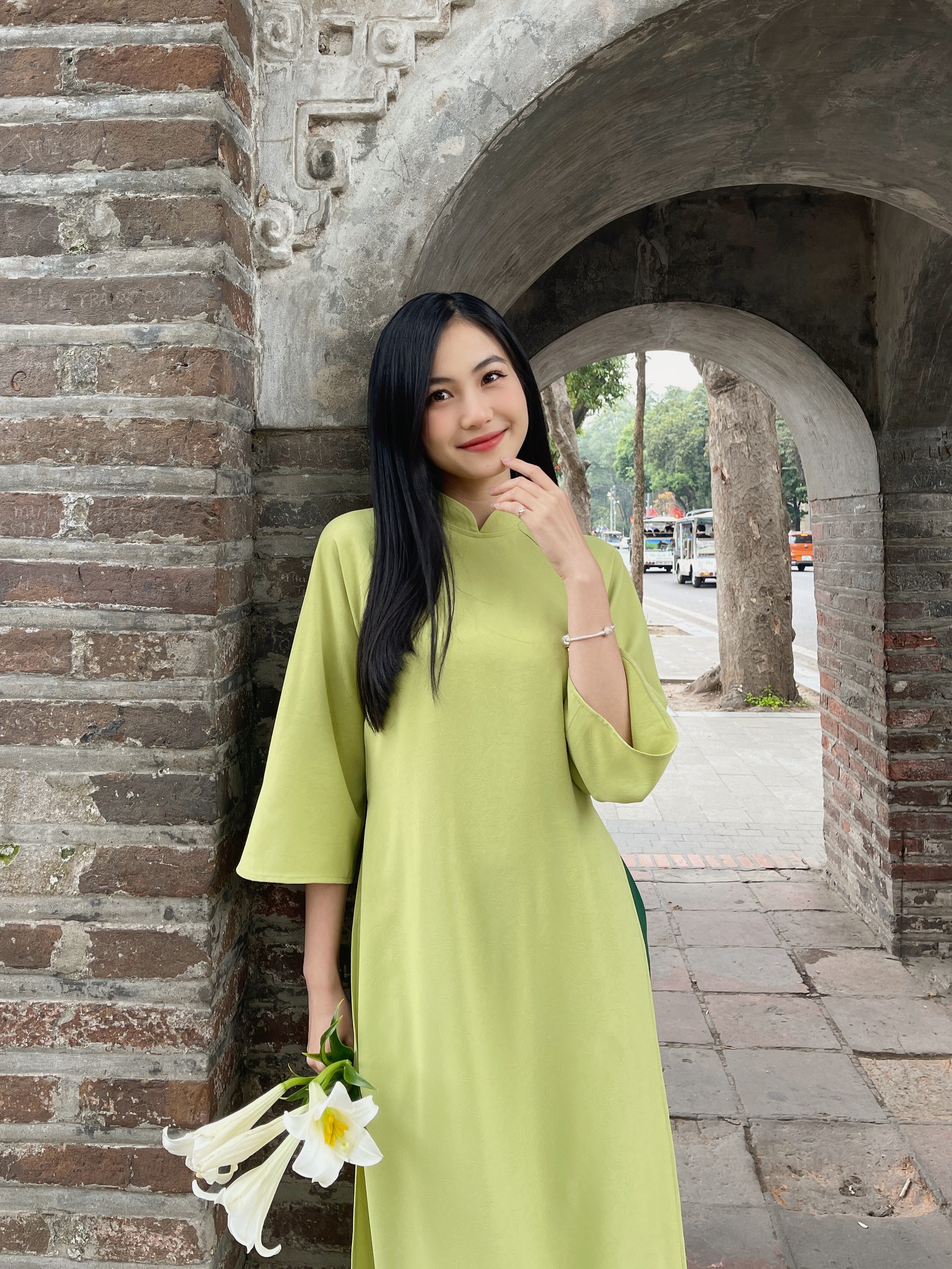 Κομψό αλλά και απλό, μη διστάσετε να είστε ο εαυτός σας σε ένα ευθεία ao dai - Φωτογραφία 5. Cao sang mà giản dị, thoải mái được là chính mình trong chiếc áo dài suông- Ảnh 5.