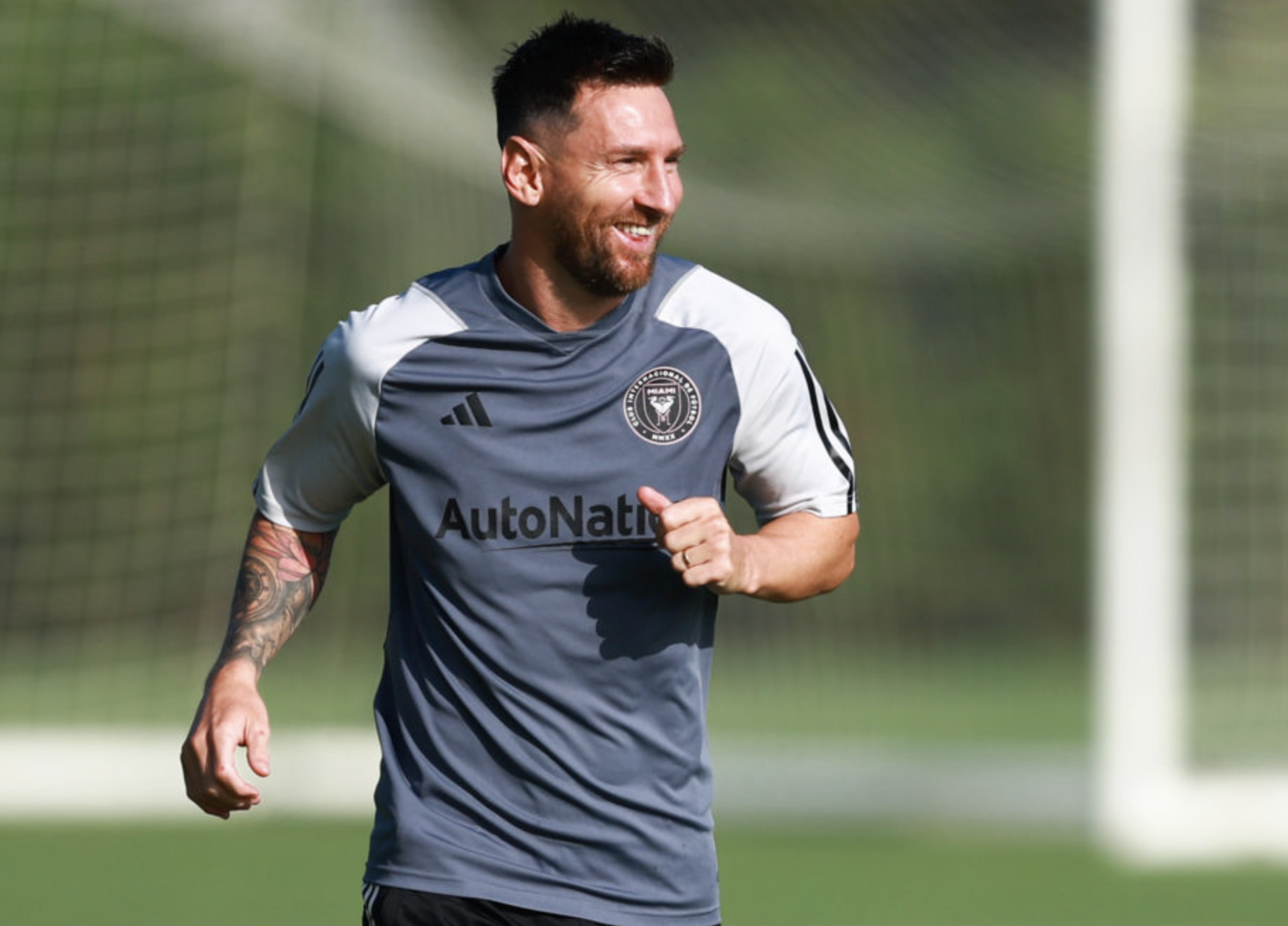 Messi trở lại sân cỏ lần đầu tiên sau Copa America, đội Uruguay dính án  phạt nặng