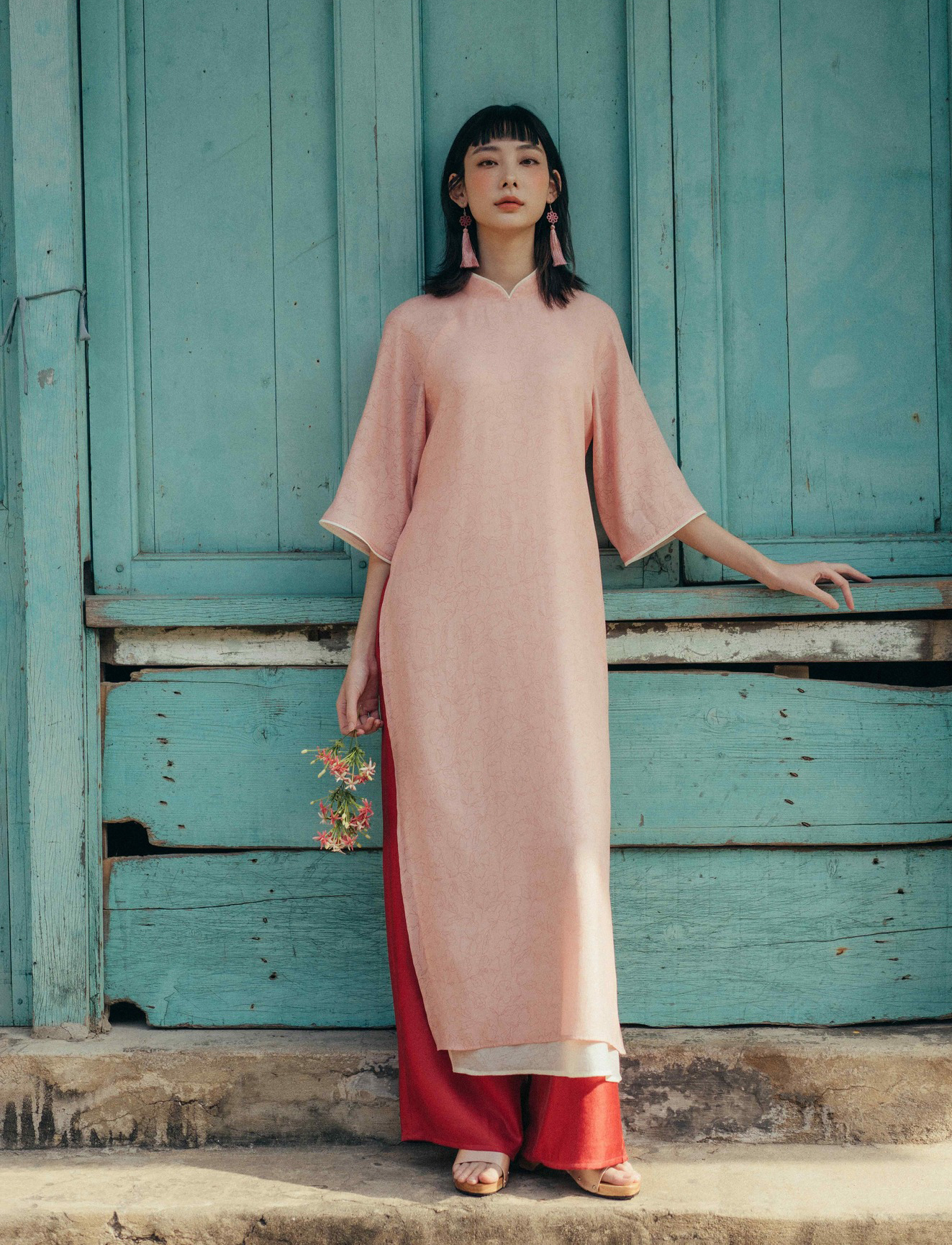 Κομψό αλλά και απλό, μη διστάσετε να είστε ο εαυτός σας σε ένα ευθεία ao dai - Φωτογραφία 9. Cao sang mà giản dị, thoải mái được là chính mình trong chiếc áo dài suông- Ảnh 9.