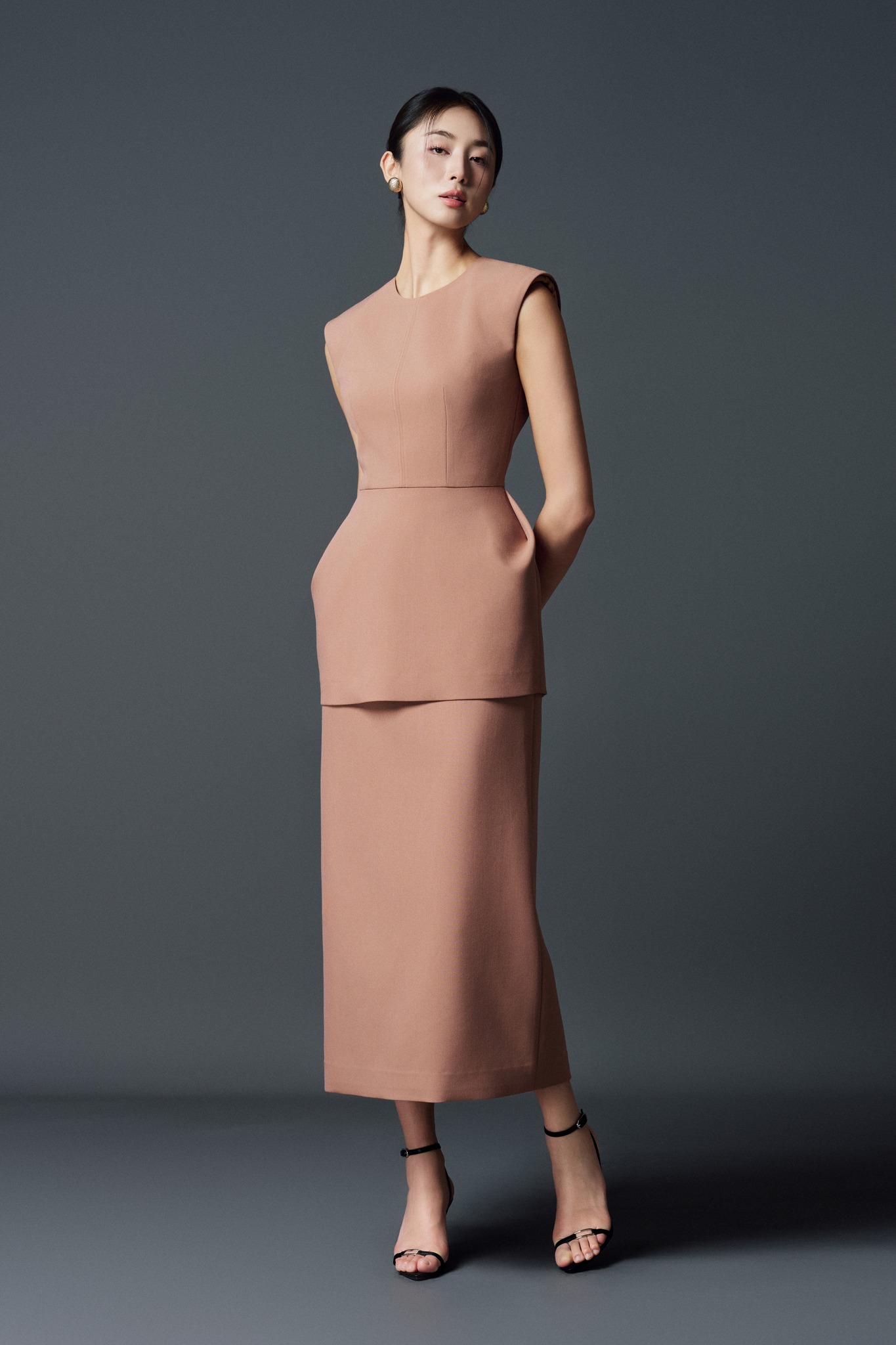 لباس میدی، ایده لباس ساده اما شیک - عکس ۵. Váy midi, ý tưởng mặc giản đơn mà sang xịn- Ảnh 5.