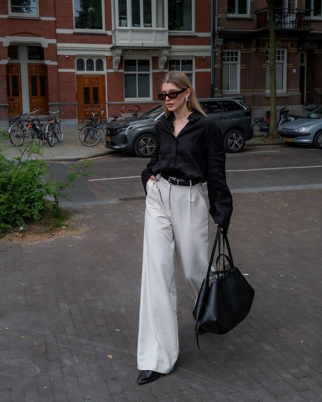 जूते जो आपको स्टाइलिश दिखने और आत्मविश्वास से चलने में मदद कर सकते हैं - फोटो 3. Những đôi giày có khả năng hack dáng, bước đi thật phong cách và tự tin- Ảnh 3.