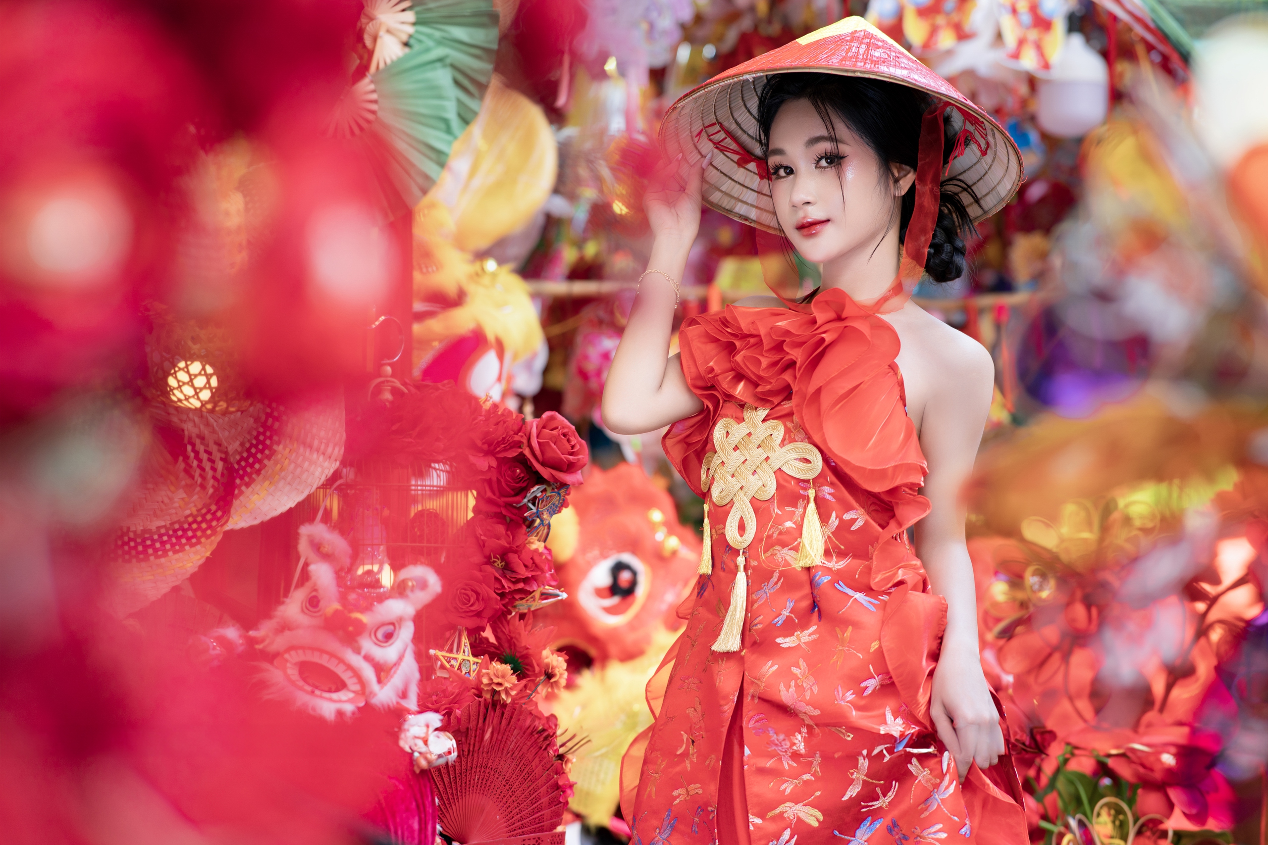 Phố xá Hà Nội tưng bừng đón lễ, tín đồ ảnh thời trang thỏa sức khoe dáng- Ảnh 3. Phố xá Hà Nội tưng bừng đón lễ, tín đồ ảnh thời trang thỏa sức khoe dáng- Ảnh 3.