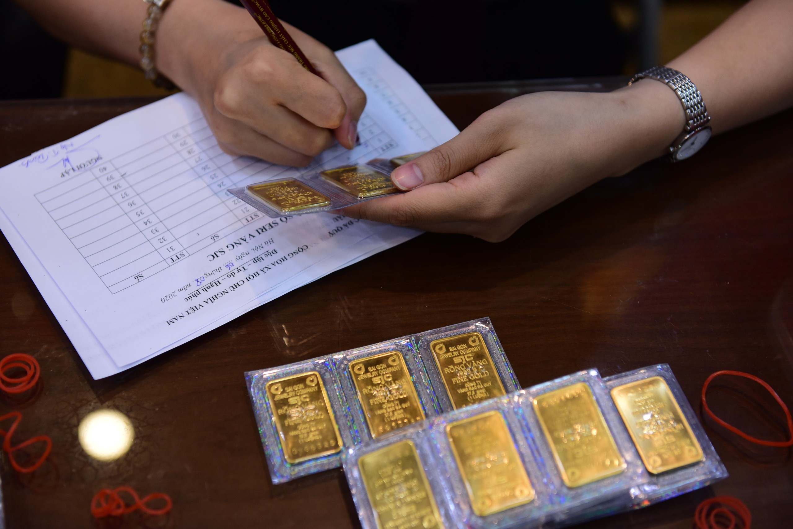 Giá vàng hôm nay 11.6.2025: Đồng loạt tăng giá - Ảnh 1.