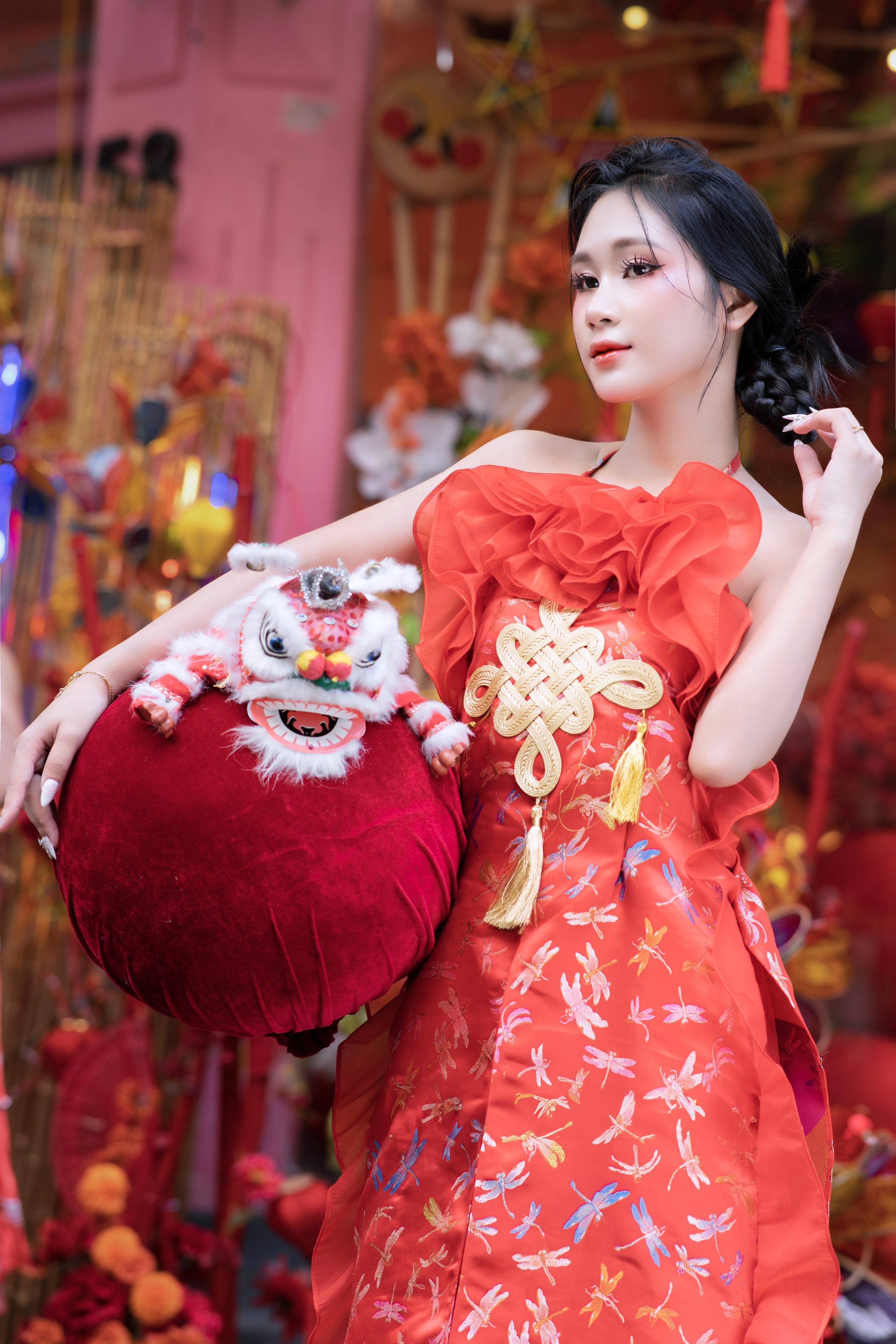 Phố xá Hà Nội tưng bừng đón lễ, tín đồ ảnh thời trang thỏa sức khoe dáng- Ảnh 2. Phố xá Hà Nội tưng bừng đón lễ, tín đồ ảnh thời trang thỏa sức khoe dáng- Ảnh 2.