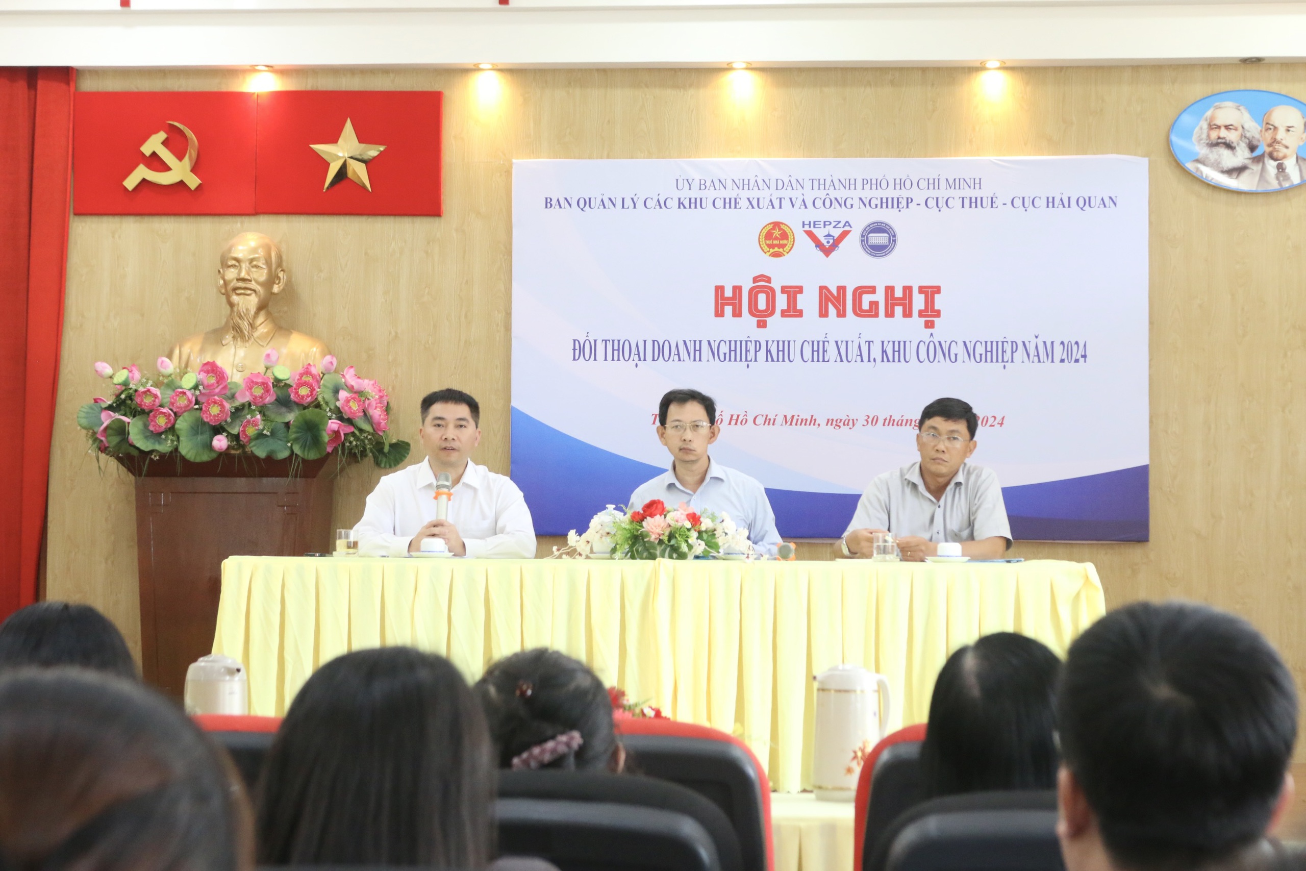 TP.HCM: Doanh nghiệp đối thoại với cơ quan Hepza, thuế và hải quan- Ảnh 1.