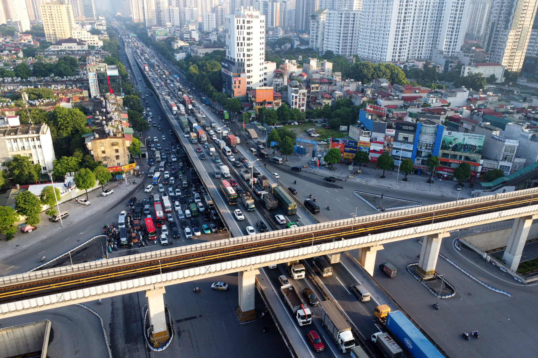 Ngày đầu nghỉ lễ 2.9, hàng dài ô tô nhích từng chút rời thủ đô- Ảnh 3.